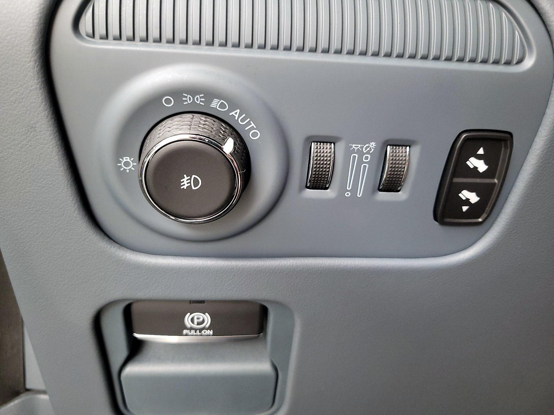 Thumbnail: 2022 Jeep Grand Wagoneer - 13