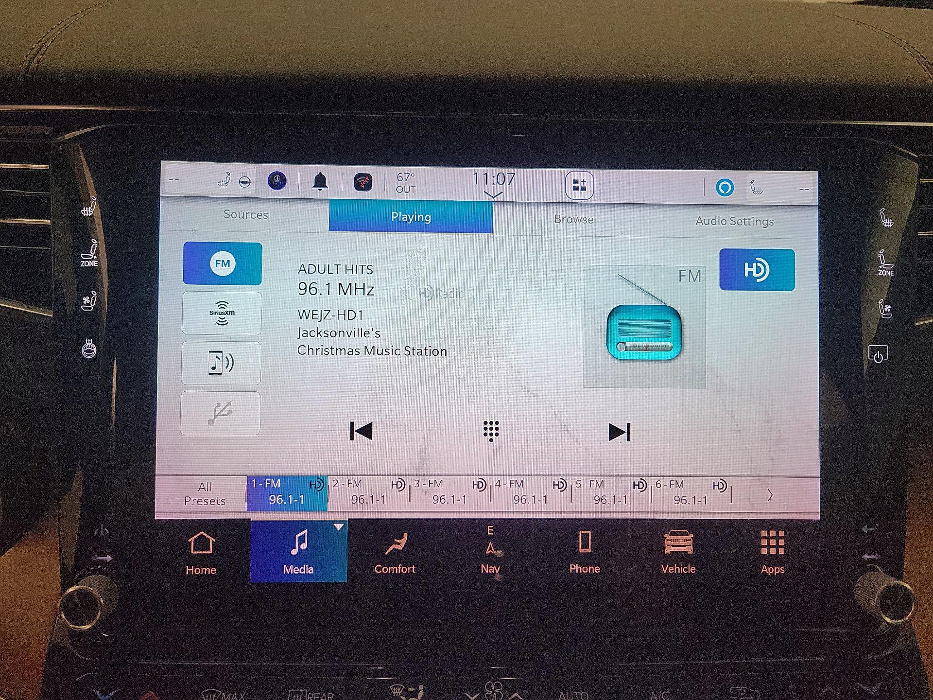 Thumbnail: 2022 Jeep Grand Wagoneer - 16