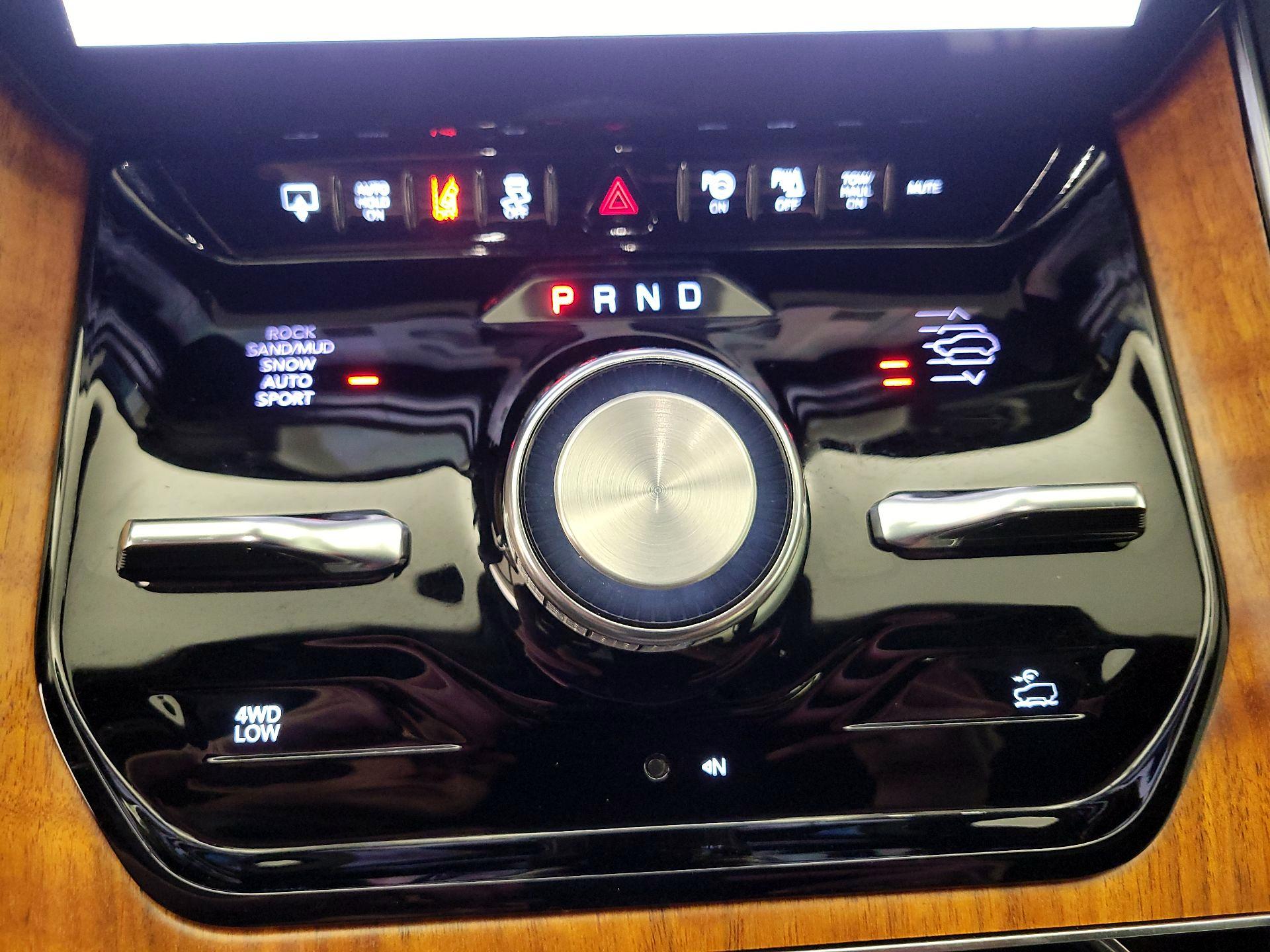 Thumbnail: 2022 Jeep Grand Wagoneer - 18