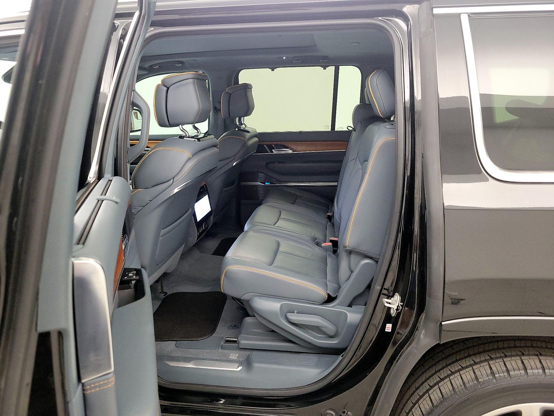 Thumbnail: 2022 Jeep Grand Wagoneer - 20