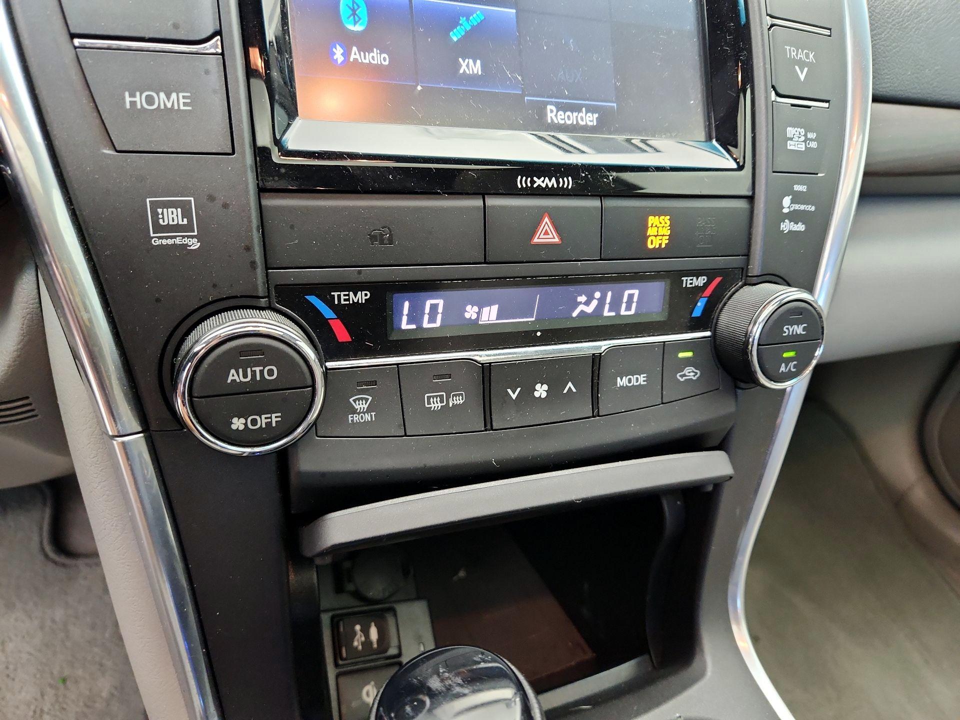 Thumbnail: 2017 Toyota Camry - 16