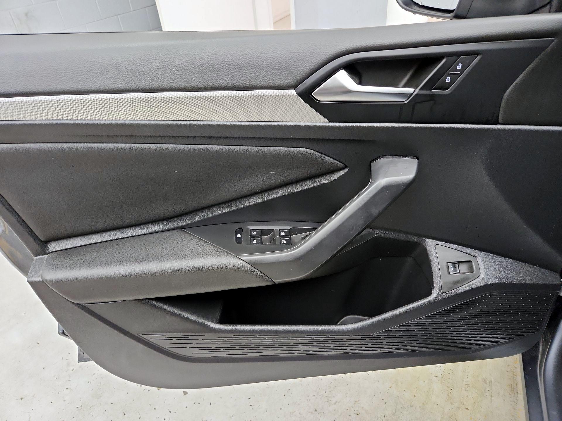 Thumbnail: 2019 Volkswagen Jetta - 12