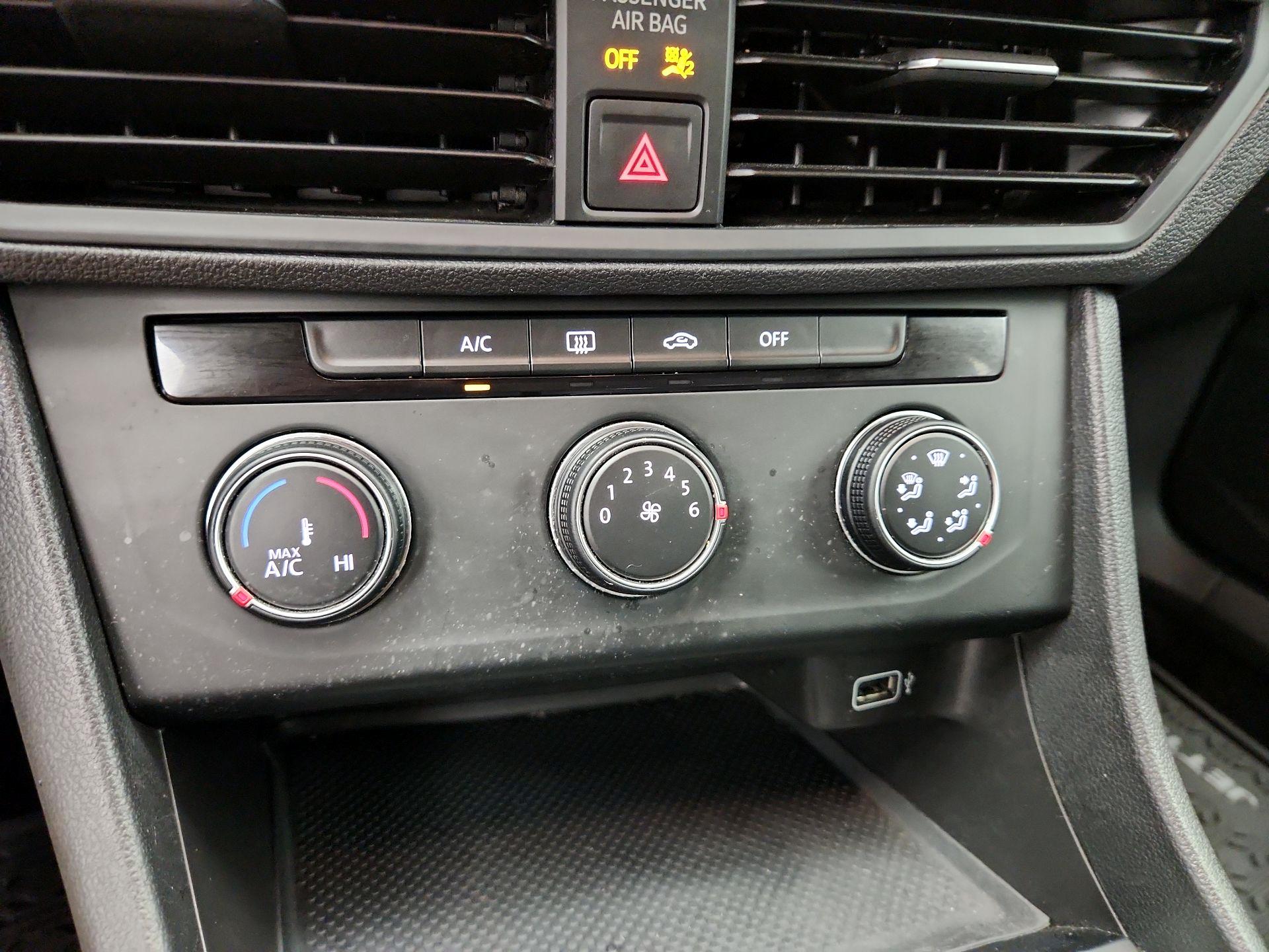 Thumbnail: 2019 Volkswagen Jetta - 16