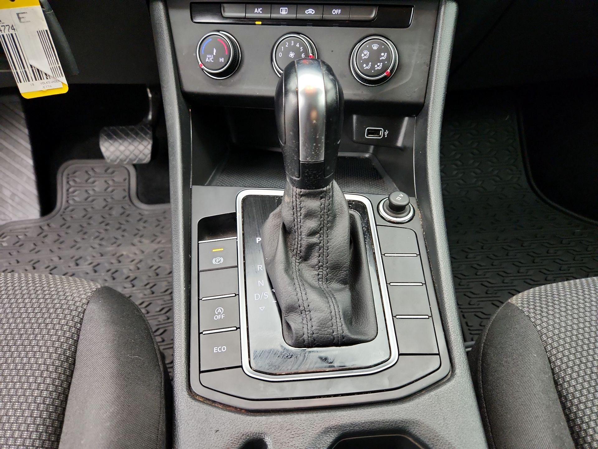 Thumbnail: 2019 Volkswagen Jetta - 17