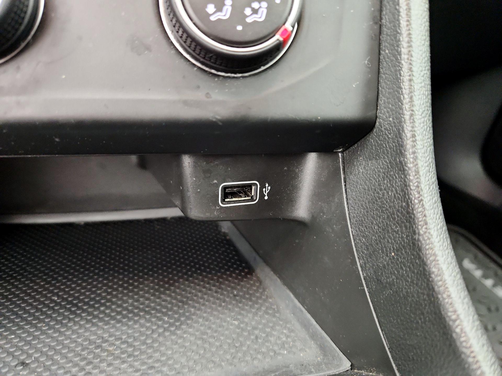 Thumbnail: 2019 Volkswagen Jetta - 18