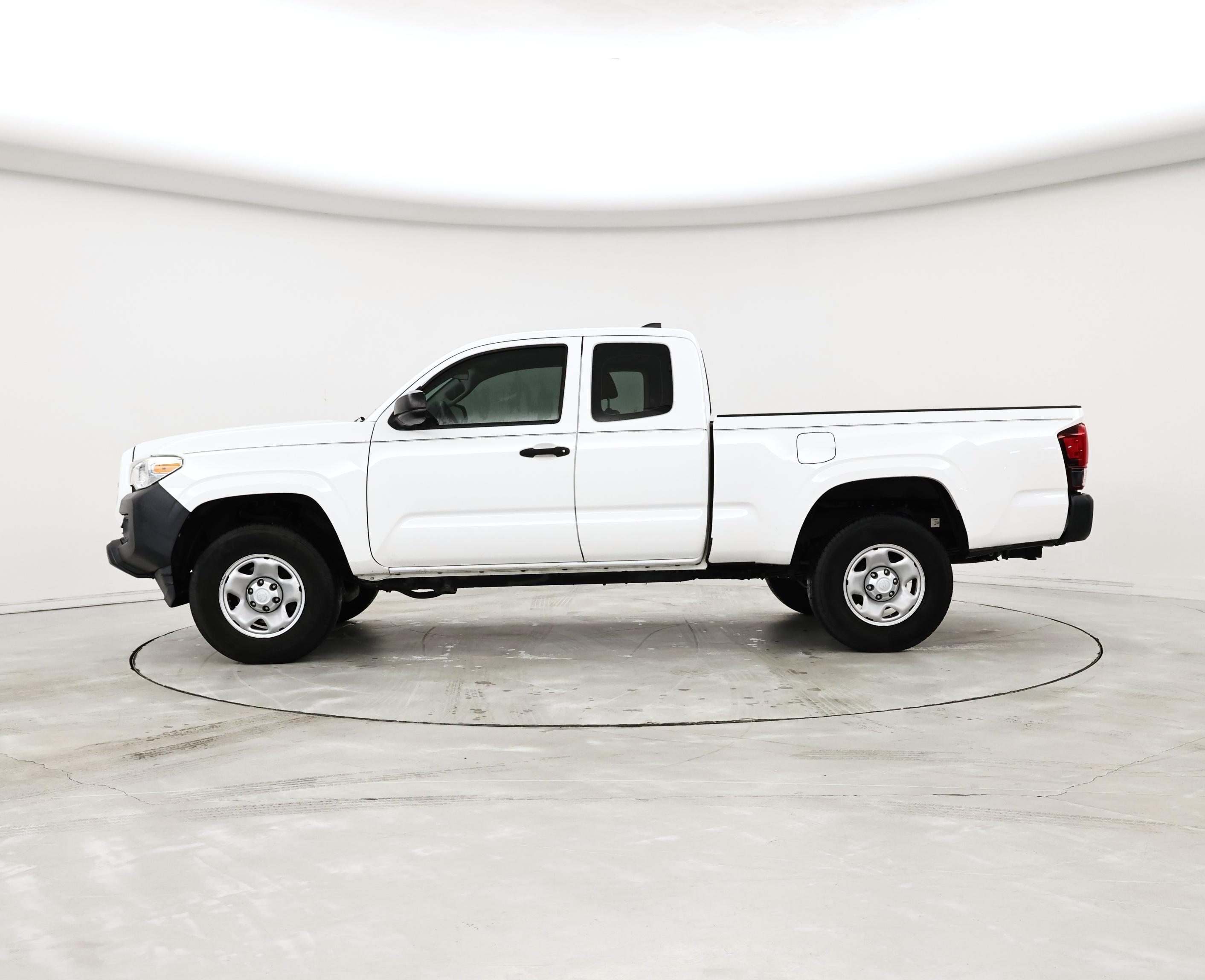 Thumbnail: 2018 Toyota Tacoma - 3