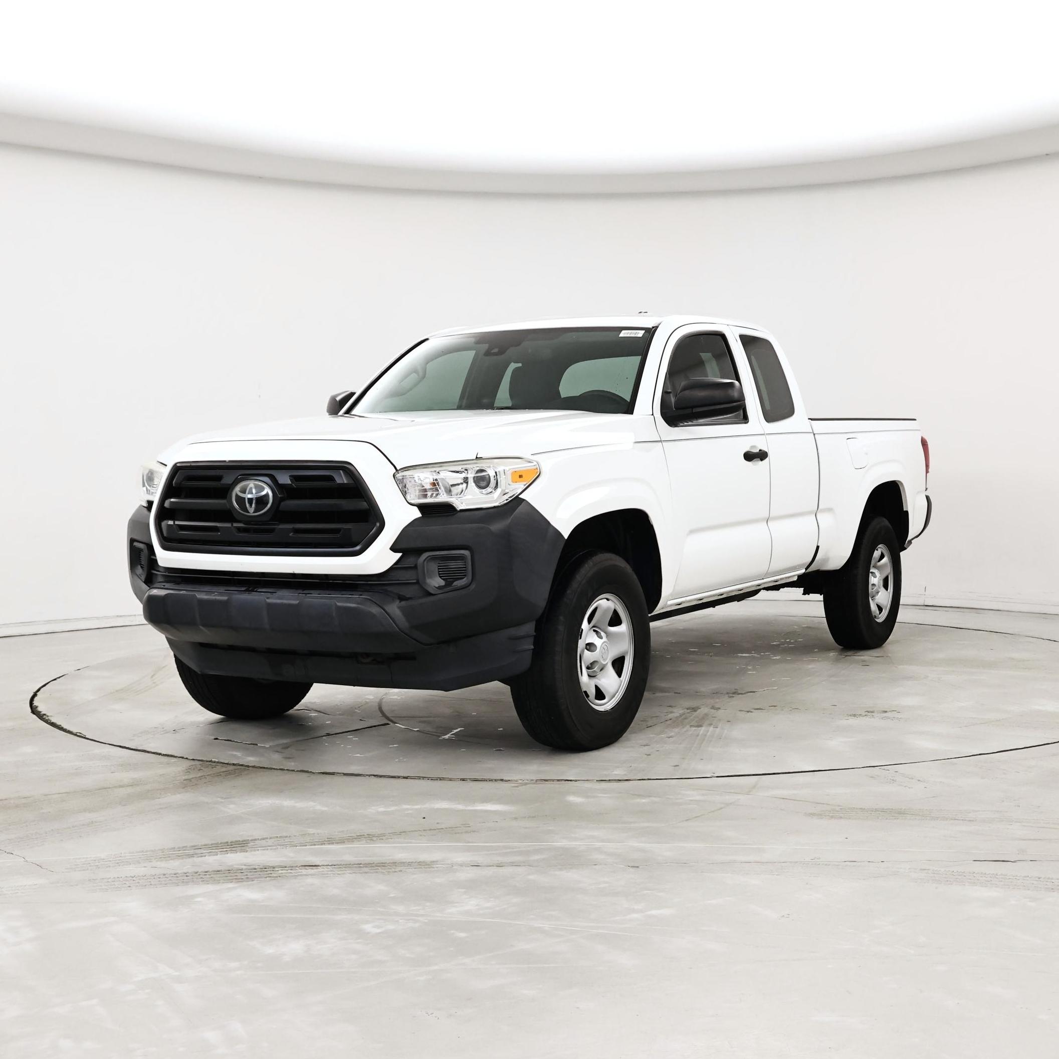 Thumbnail: 2018 Toyota Tacoma - 4