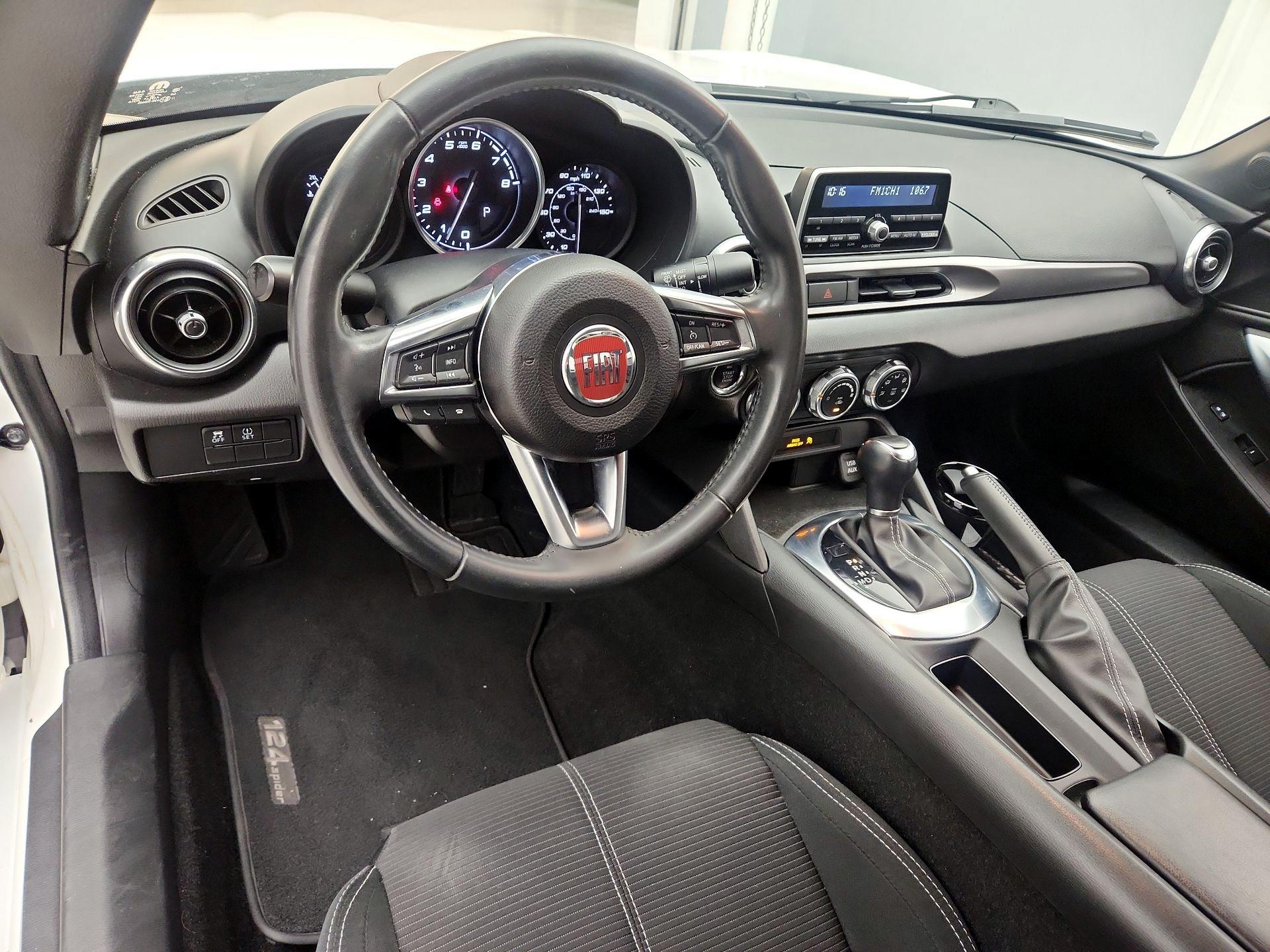 Thumbnail: 2017 Fiat 124 Spider - 9