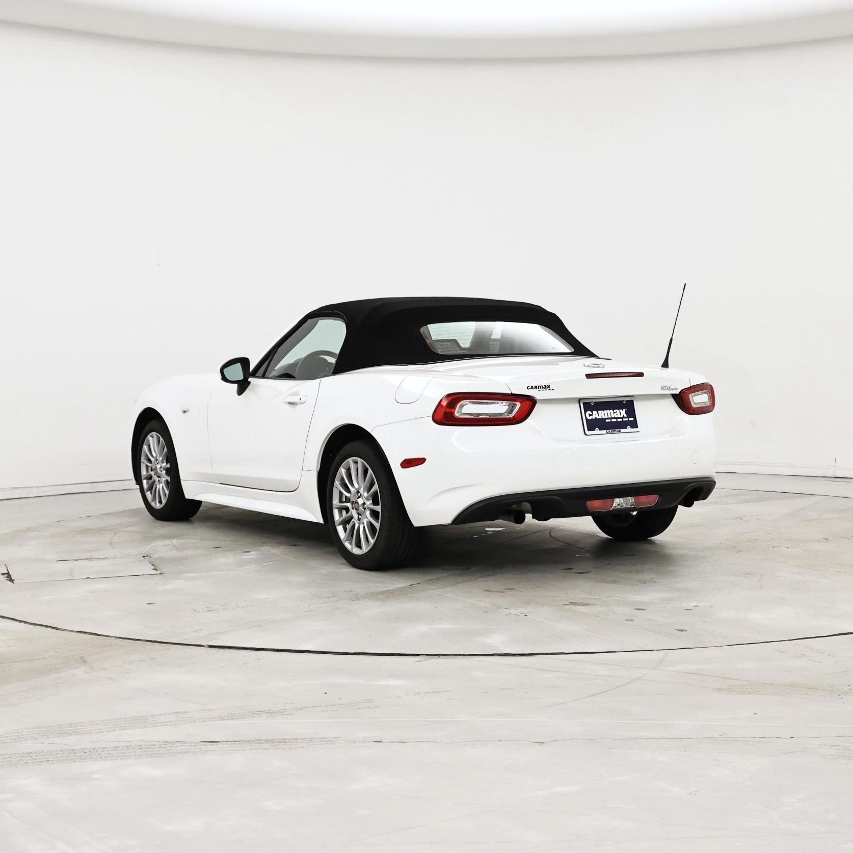 Thumbnail: 2017 Fiat 124 Spider - 2