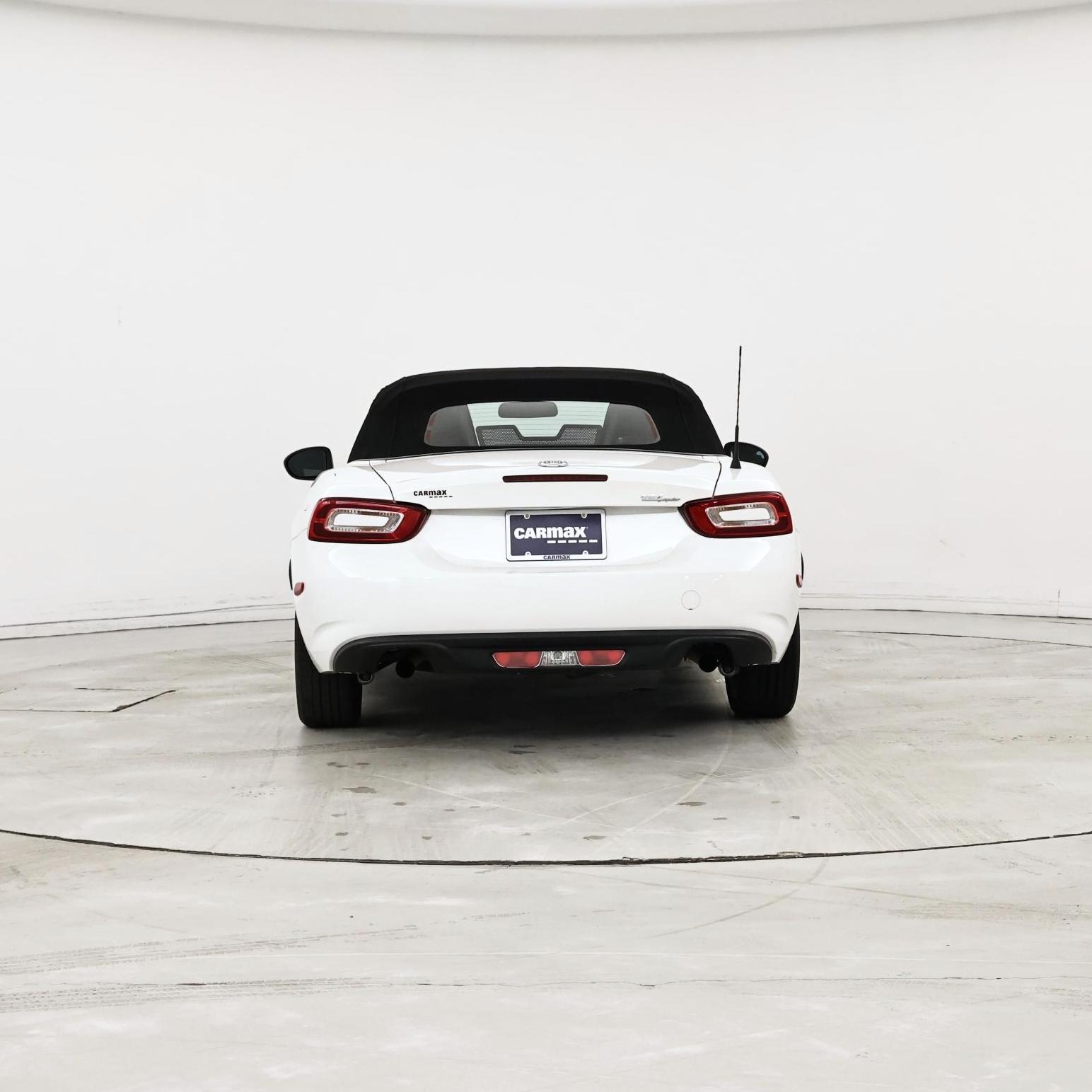 Thumbnail: 2017 Fiat 124 Spider - 6