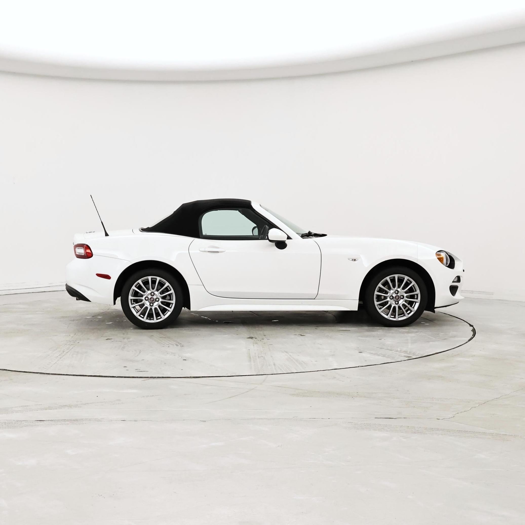 Thumbnail: 2017 Fiat 124 Spider - 7