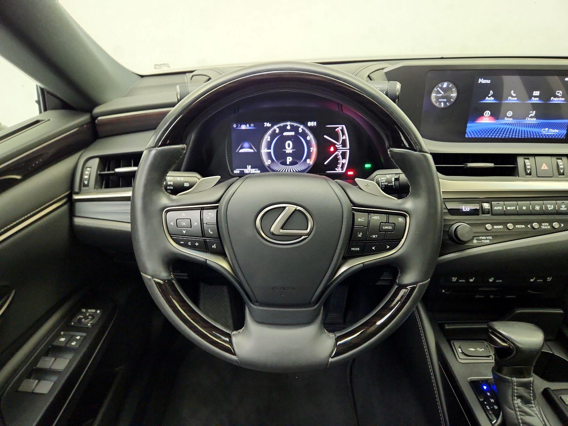 Thumbnail: 2020 Lexus ES - 10