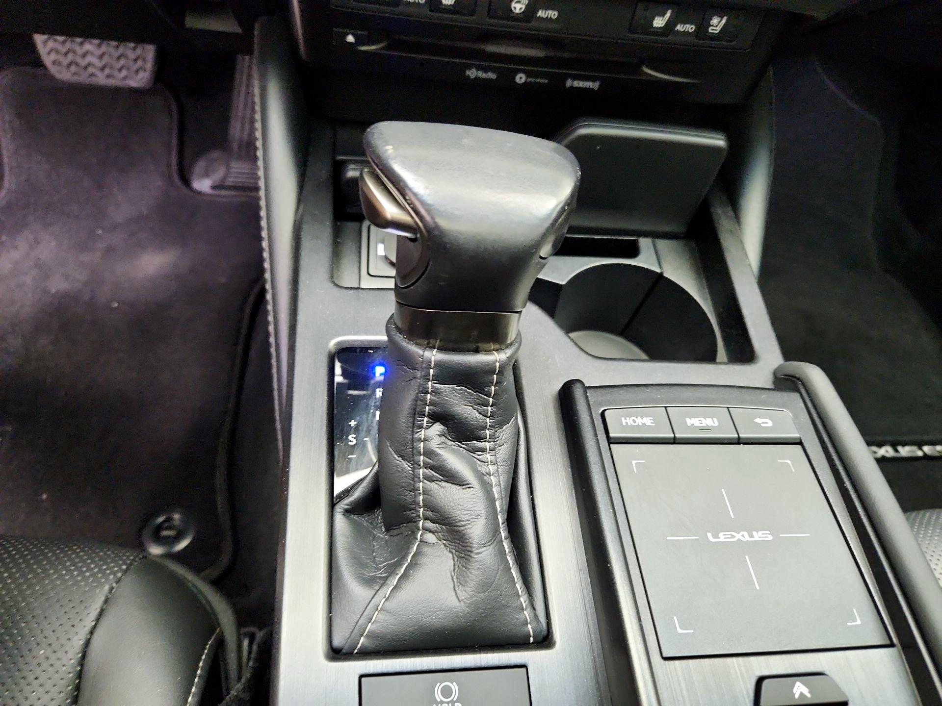Thumbnail: 2020 Lexus ES - 17