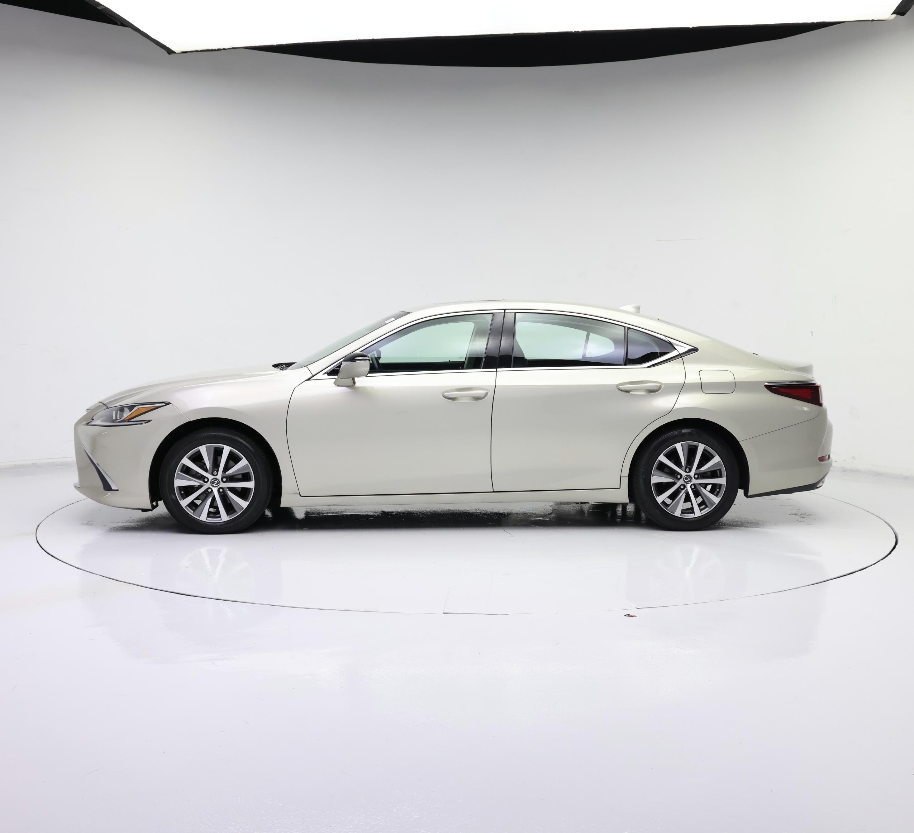 Thumbnail: 2020 Lexus ES - 3