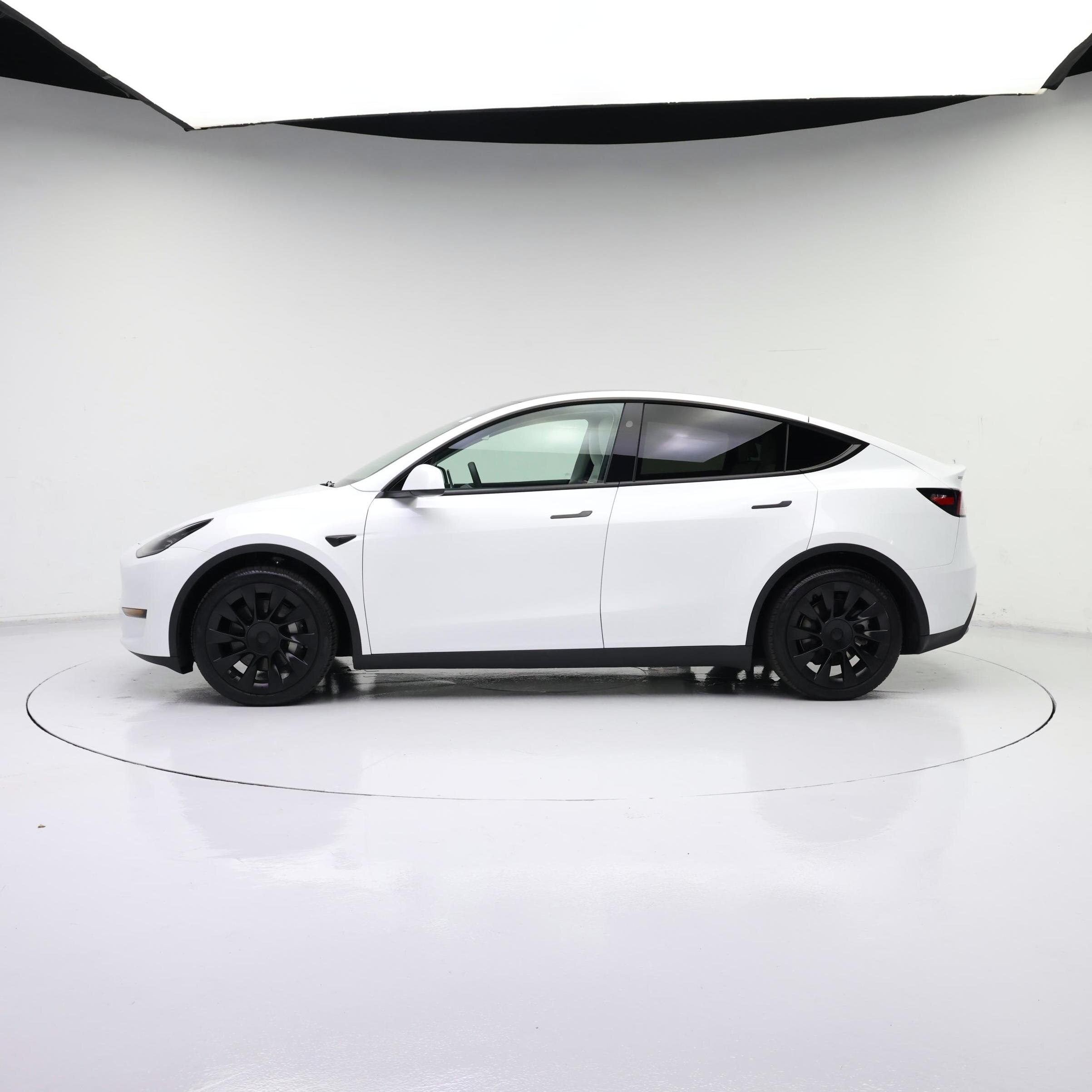 Thumbnail: 2025 Tesla Model Y - 3