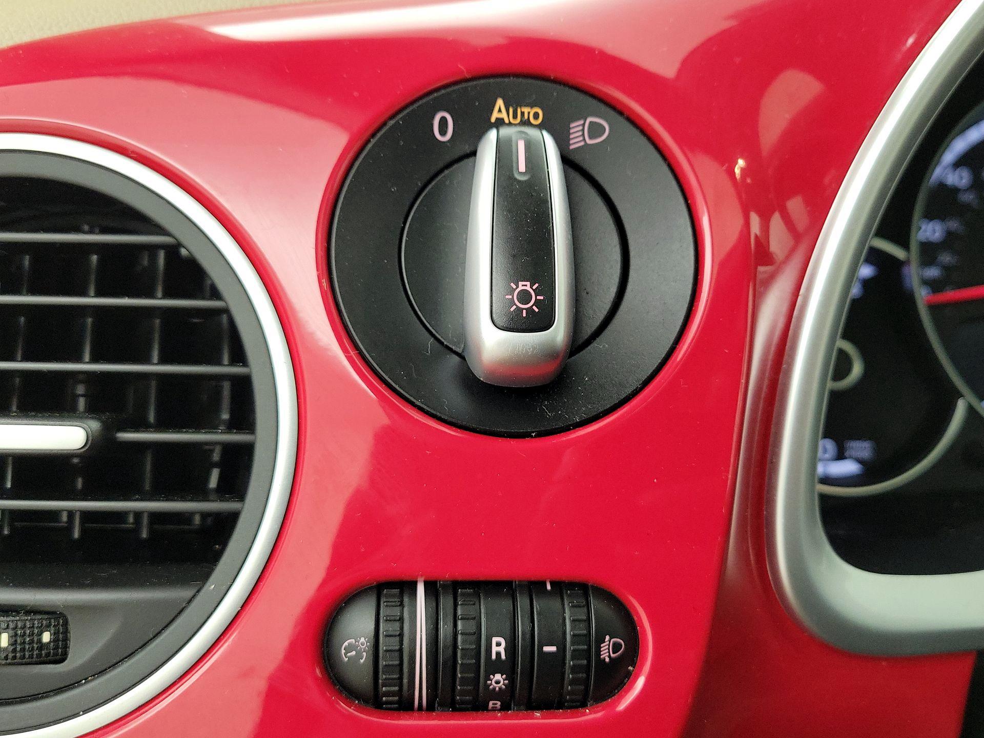 Thumbnail: 2016 Volkswagen Beetle - 13