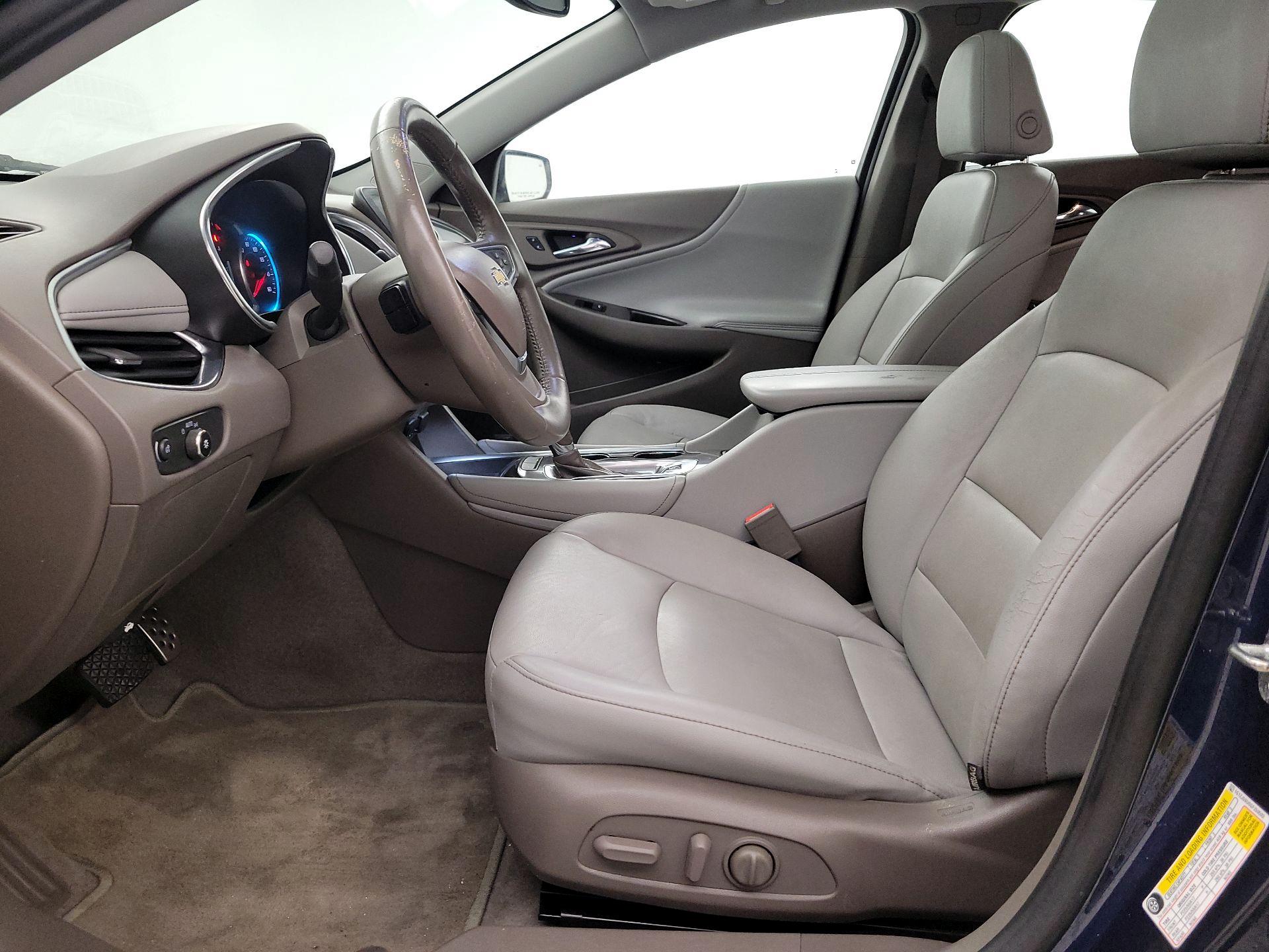 Thumbnail: 2016 Chevrolet Malibu - 11