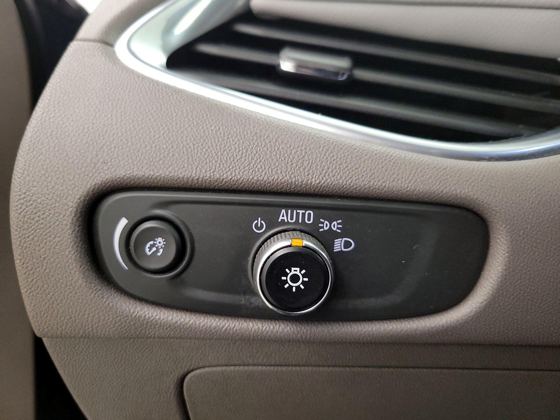 Thumbnail: 2016 Chevrolet Malibu - 13