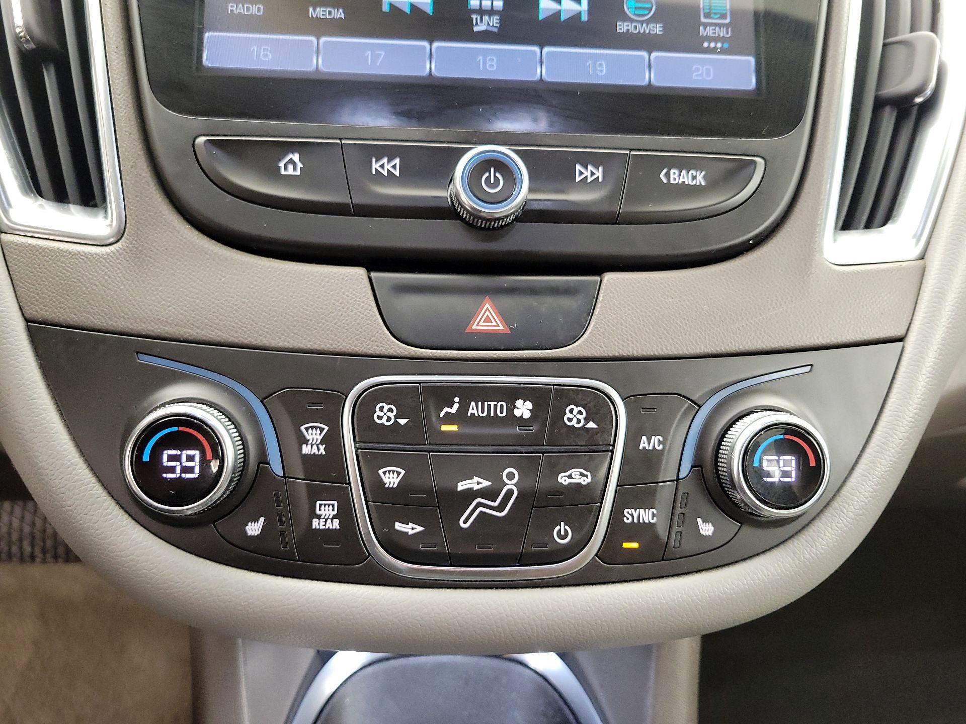 Thumbnail: 2016 Chevrolet Malibu - 17