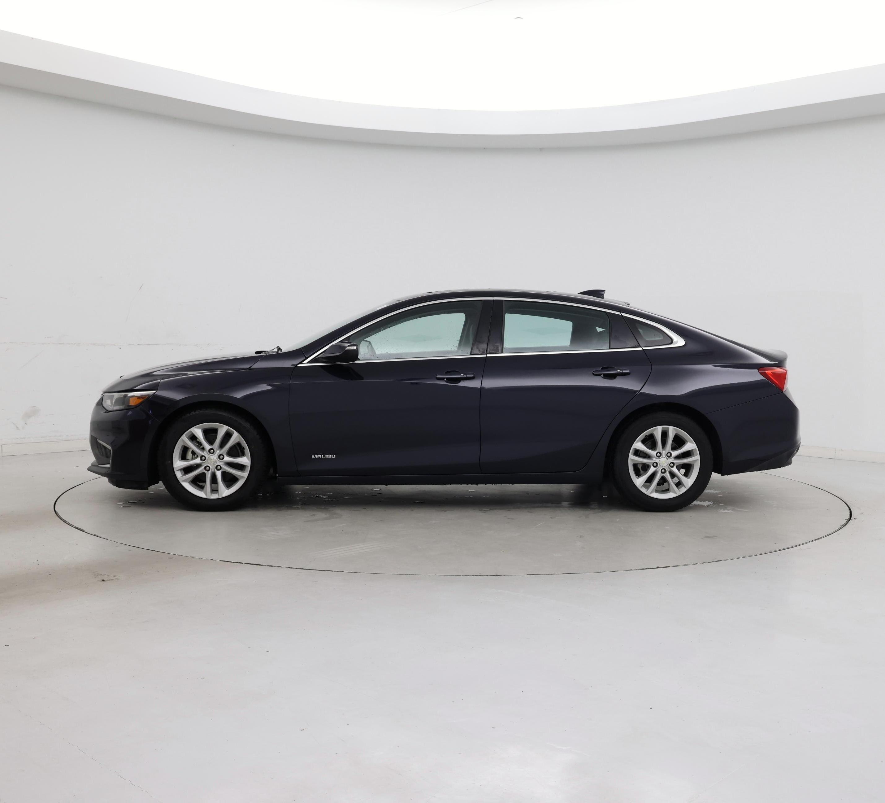 Thumbnail: 2016 Chevrolet Malibu - 3