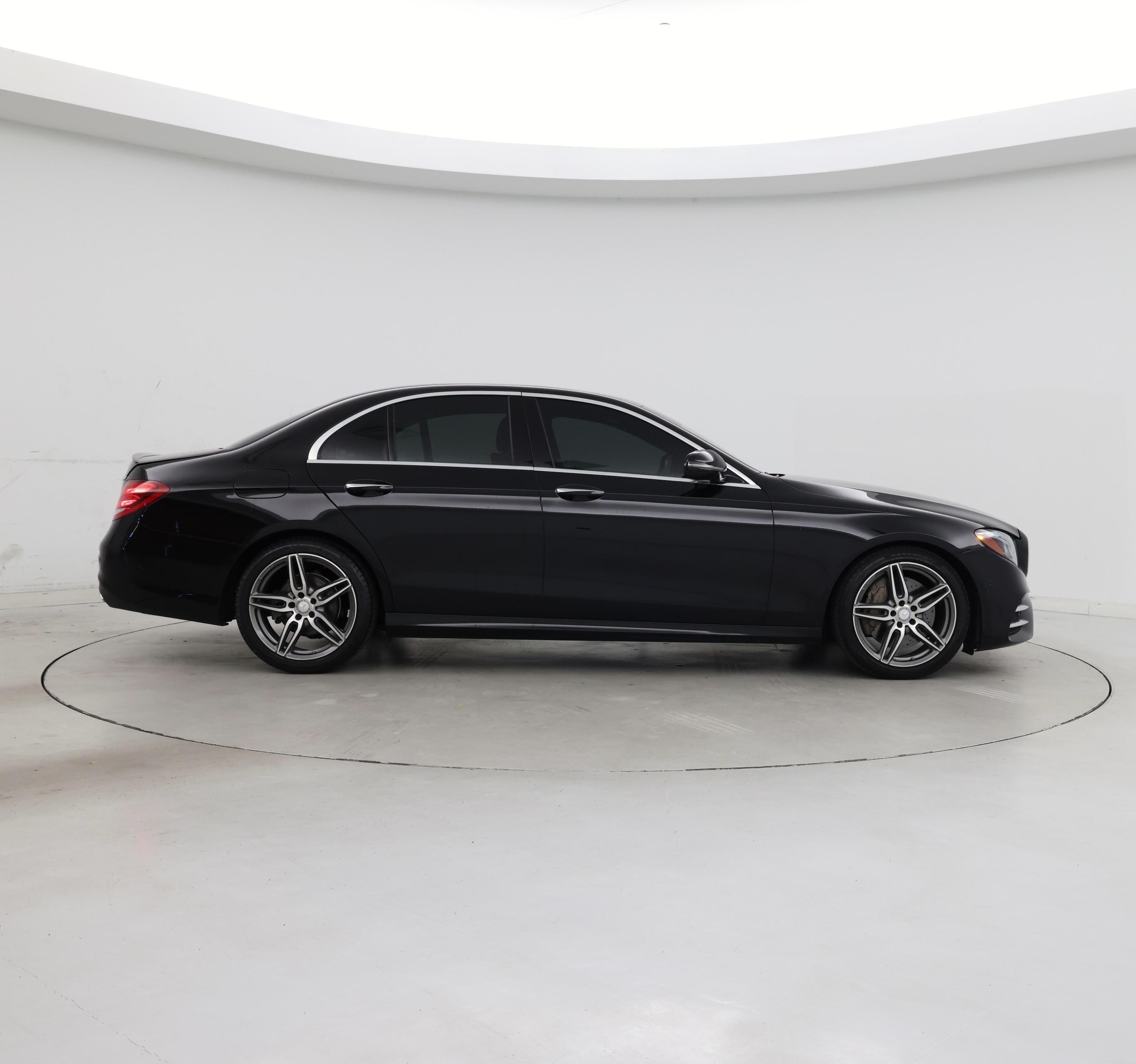 Thumbnail: 2017 Mercedes-Benz E-Class - 7