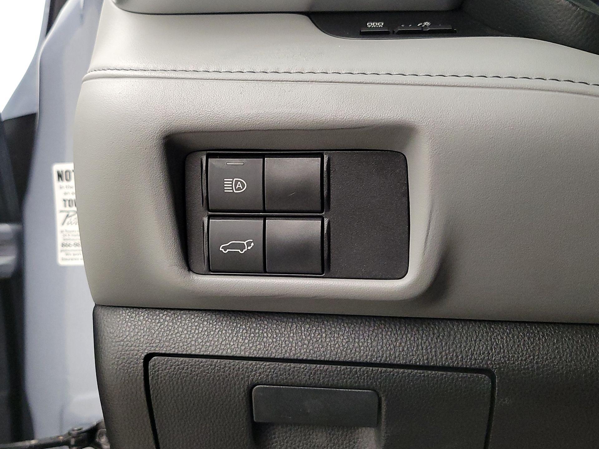 Thumbnail: 2020 Toyota Highlander - 13