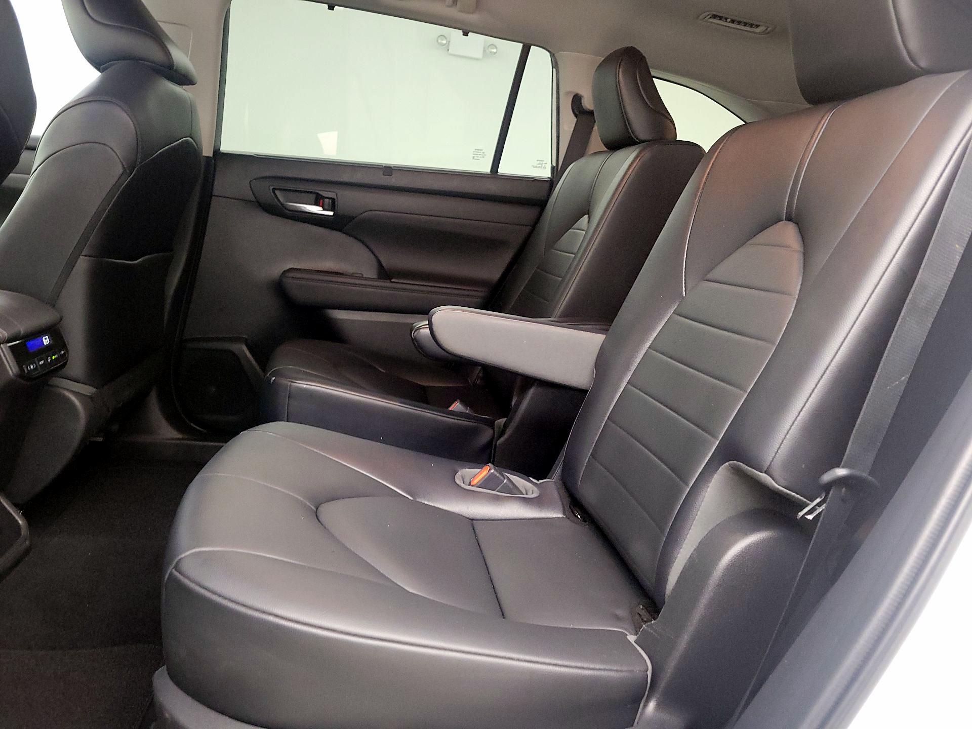 Thumbnail: 2021 Toyota Highlander - 20