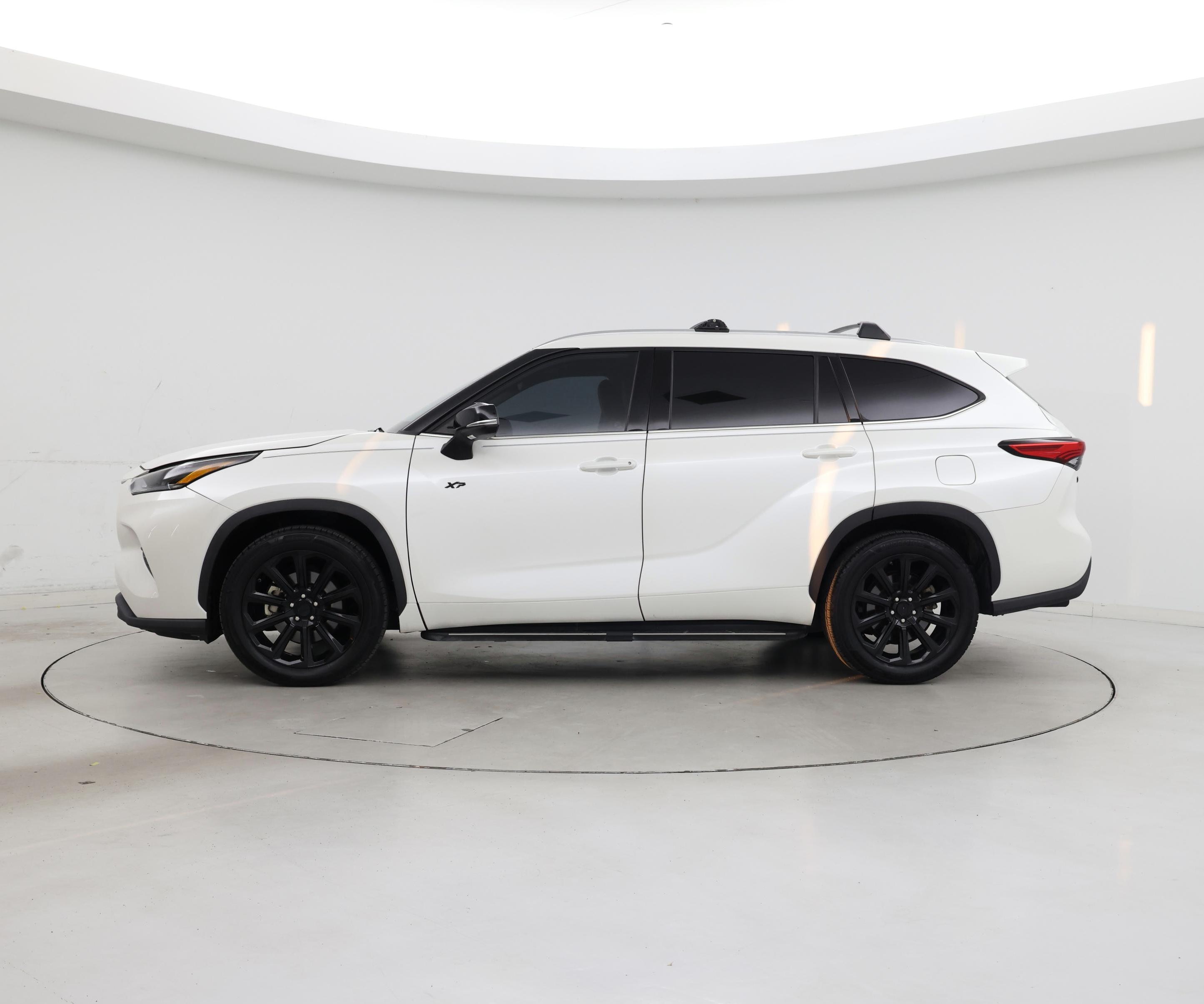 Thumbnail: 2021 Toyota Highlander - 3