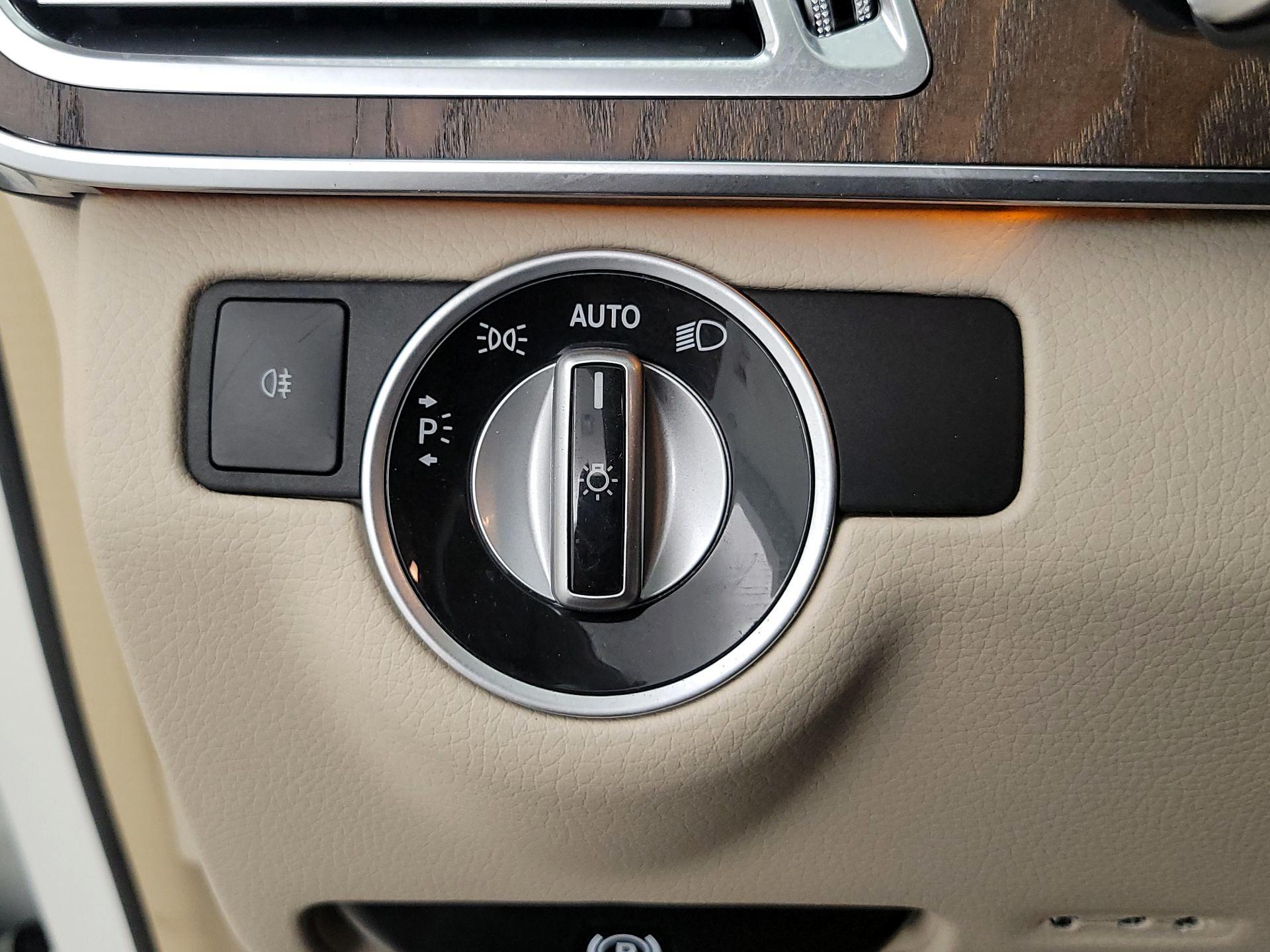 Thumbnail: 2015 Mercedes-Benz E-Class - 13