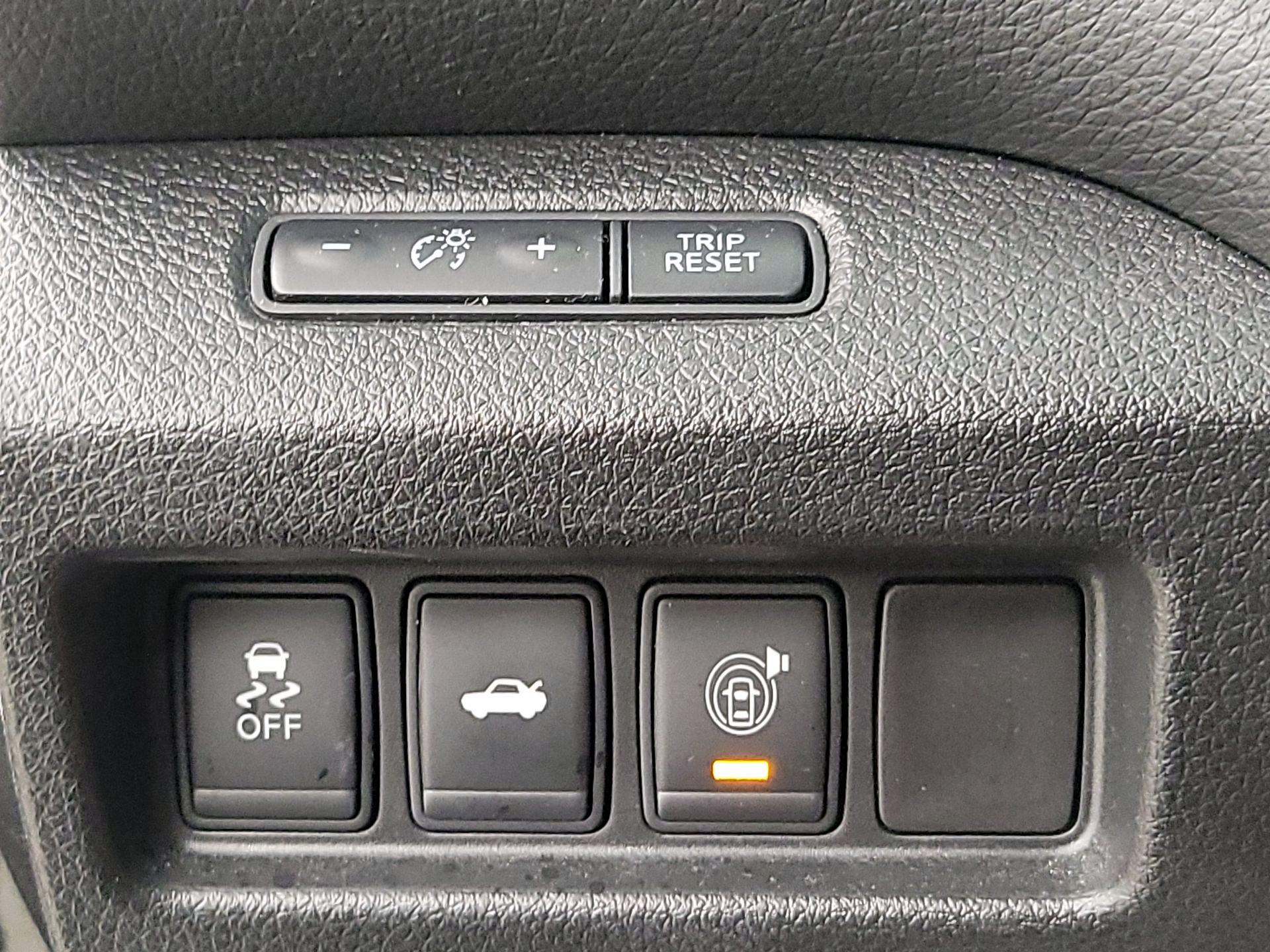 Thumbnail: 2015 Nissan Altima - 13