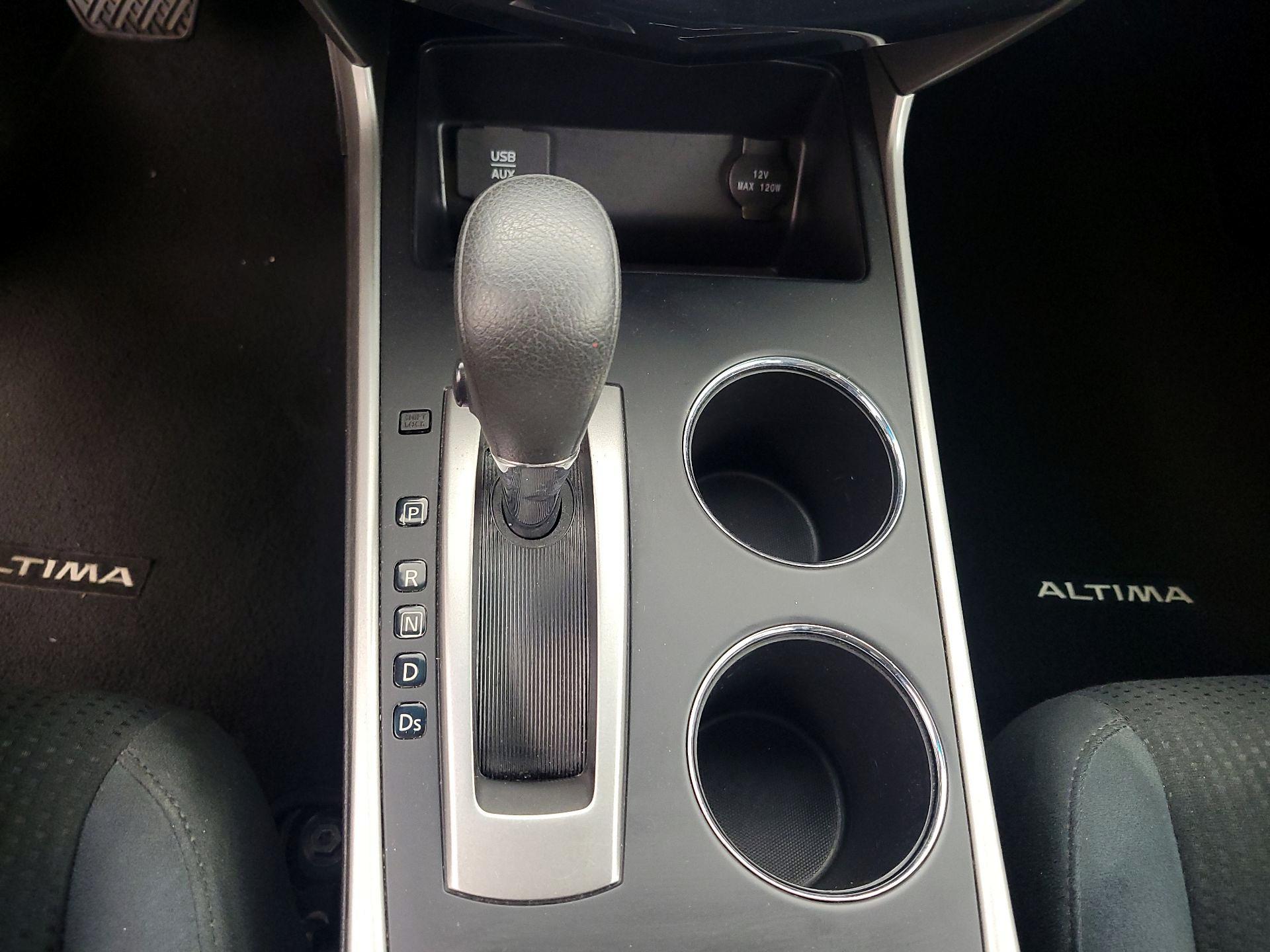 Thumbnail: 2015 Nissan Altima - 18