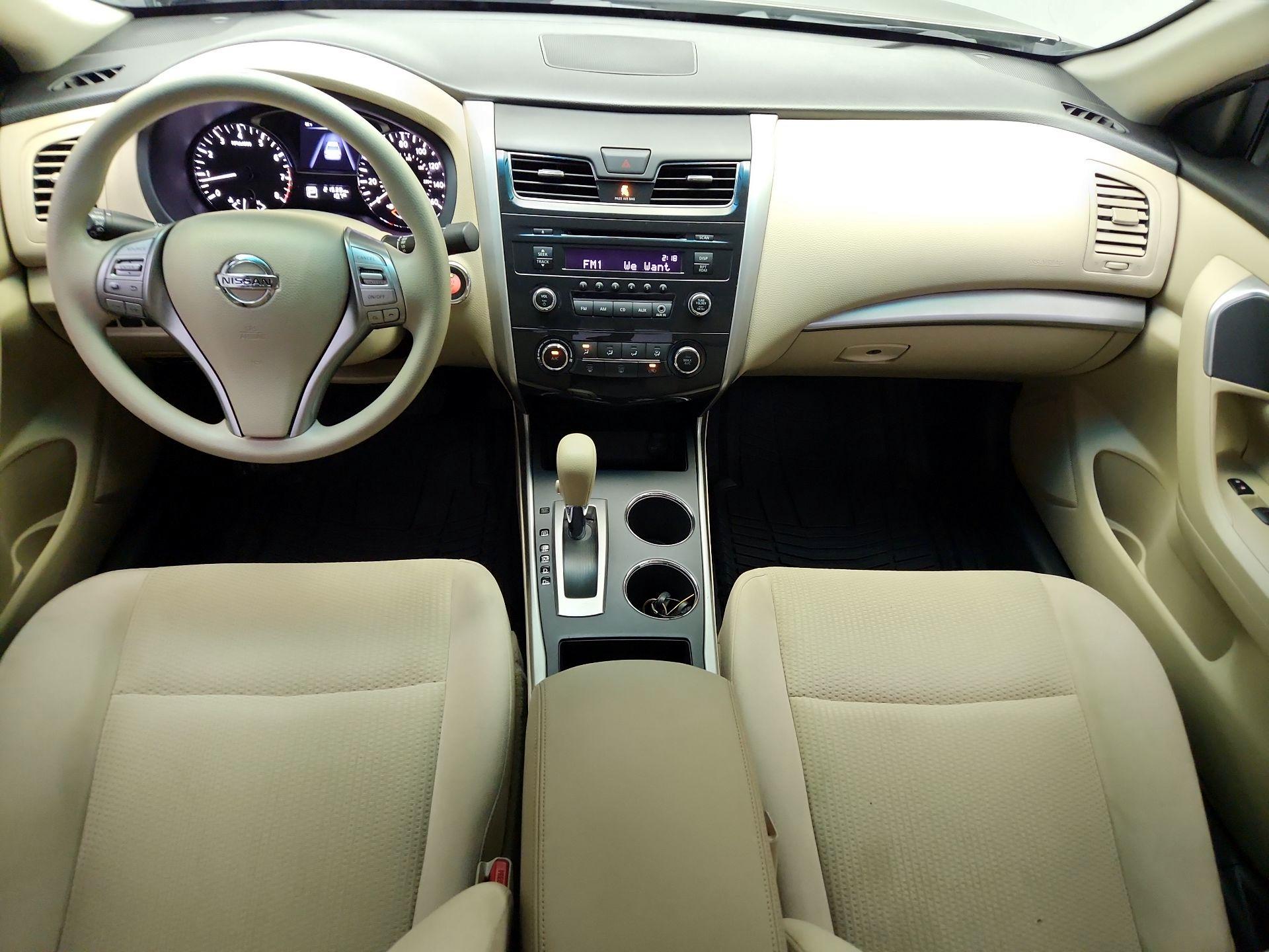 Thumbnail: 2015 Nissan Altima - 9