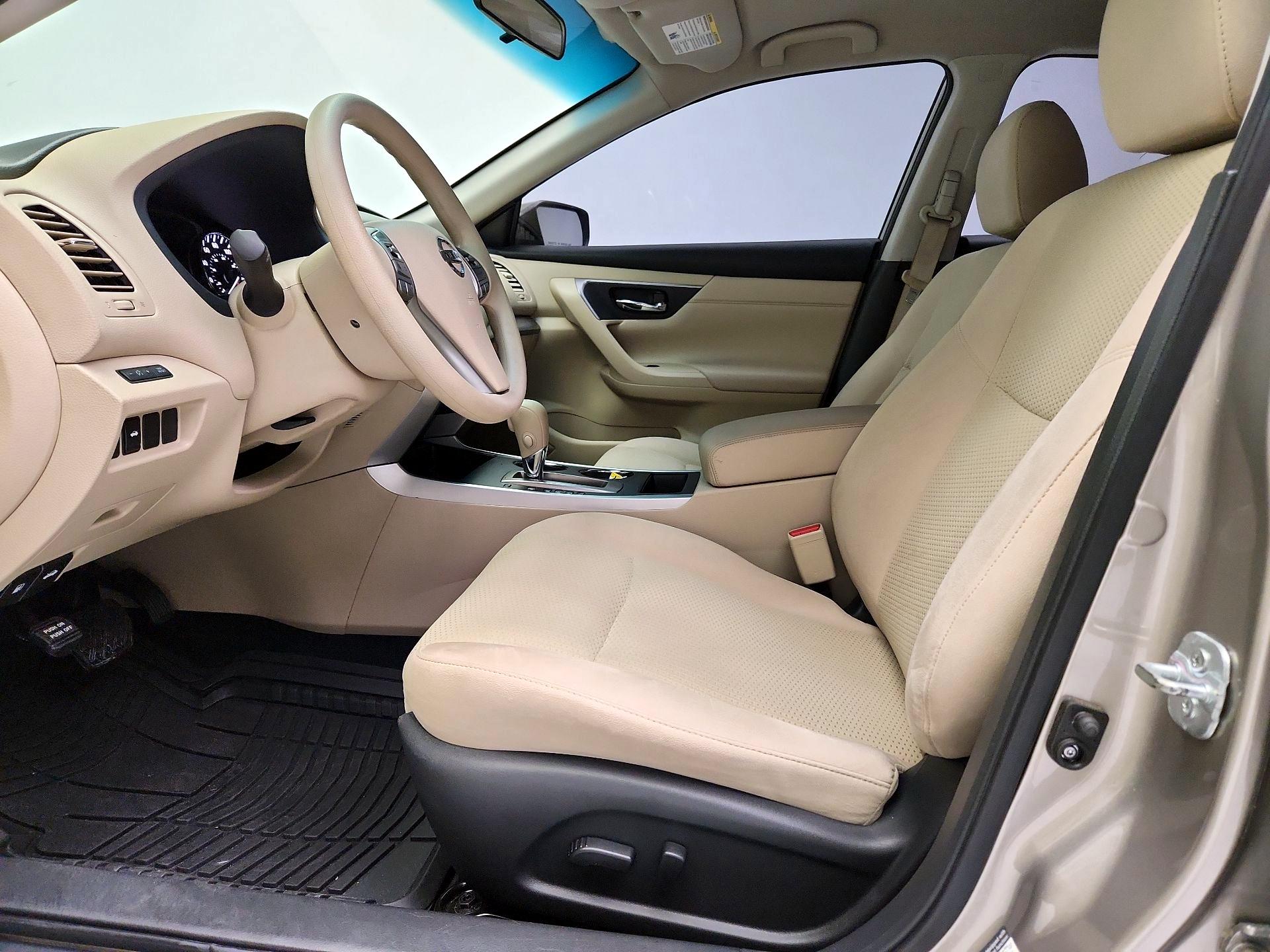 Thumbnail: 2015 Nissan Altima - 11