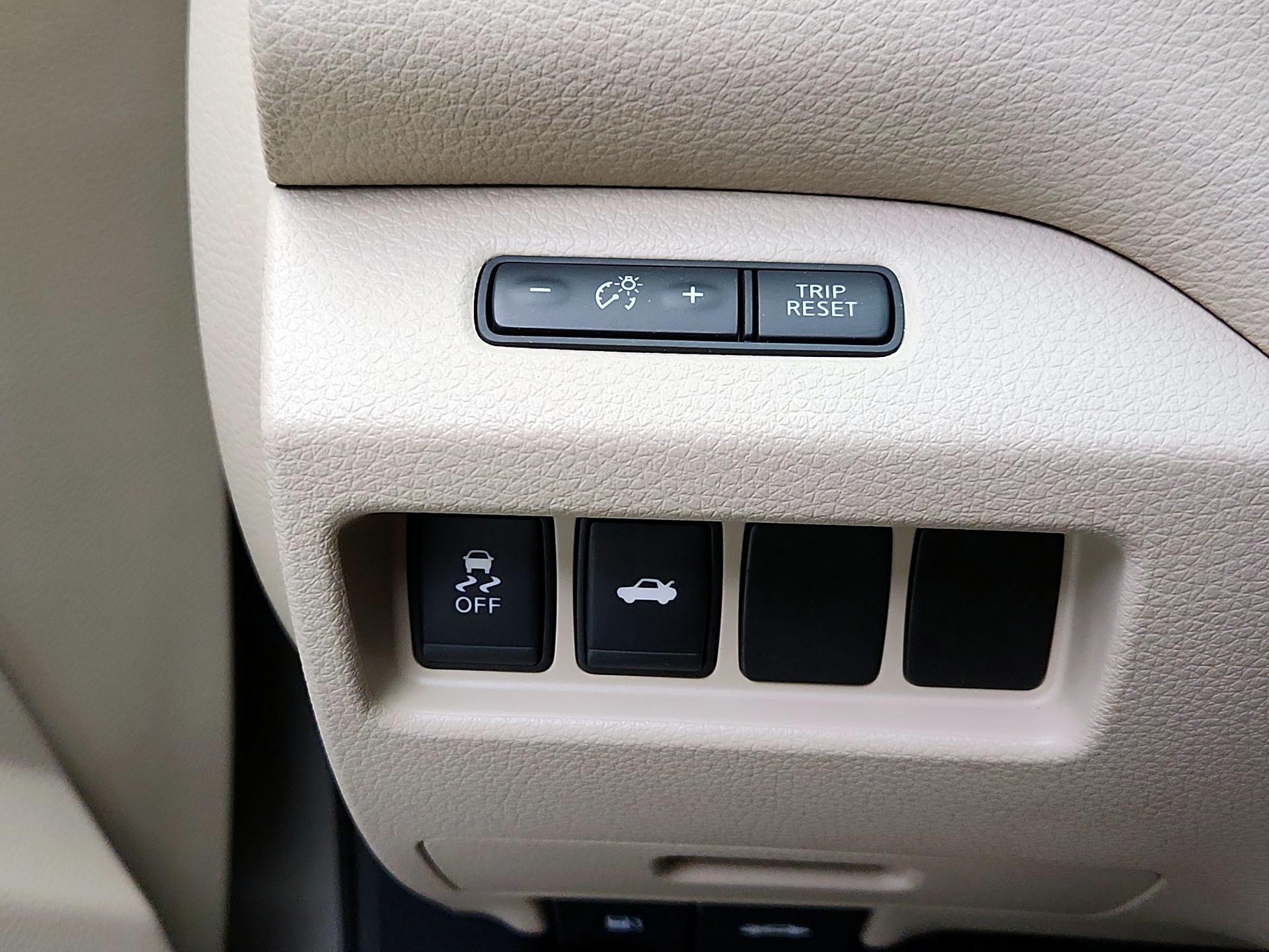 Thumbnail: 2015 Nissan Altima - 13