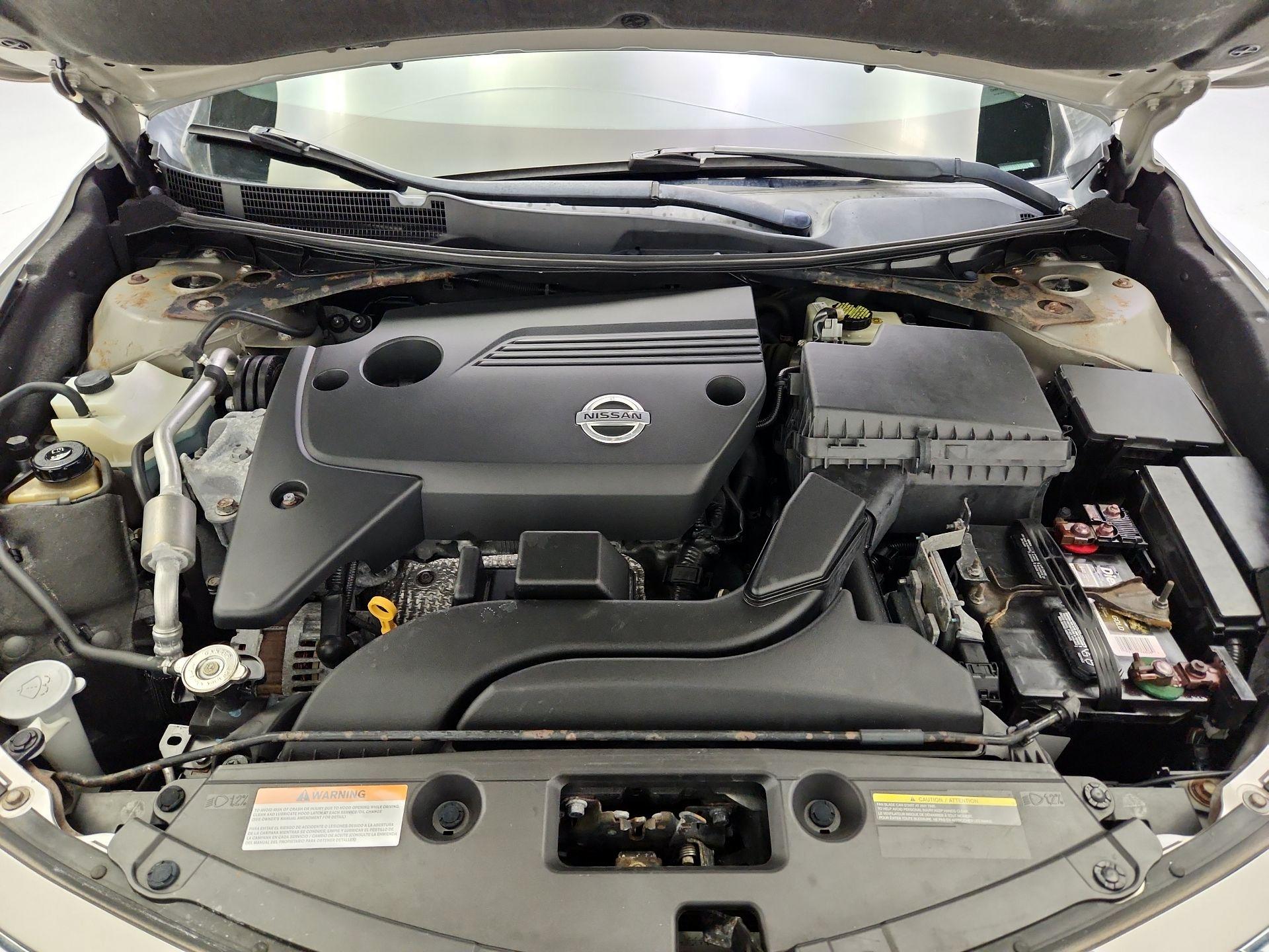 Thumbnail: 2015 Nissan Altima - 20