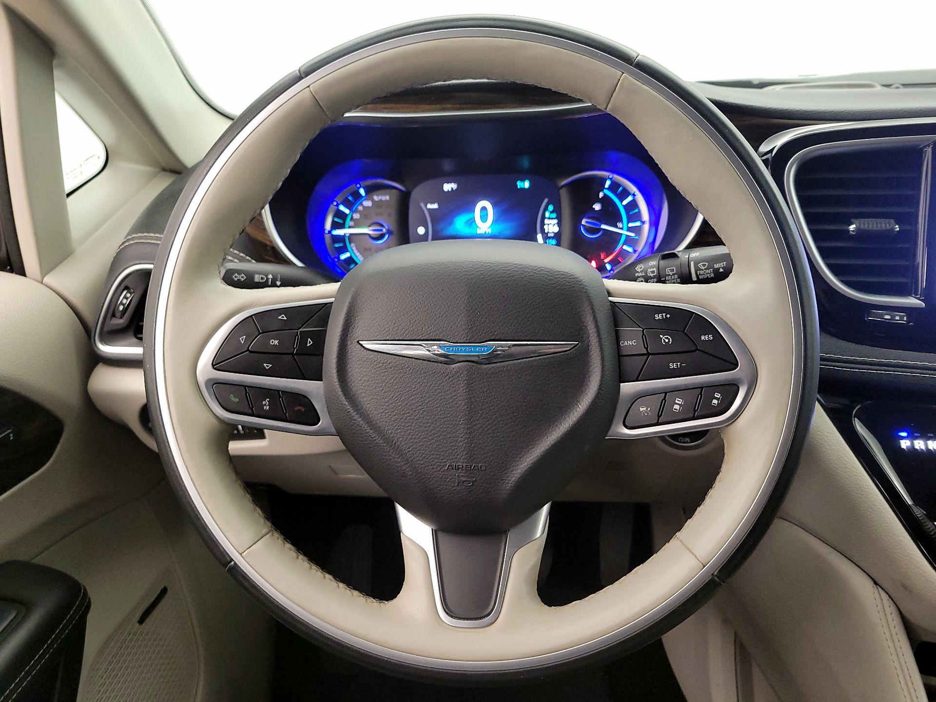 Thumbnail: 2021 Chrysler Pacifica - 10