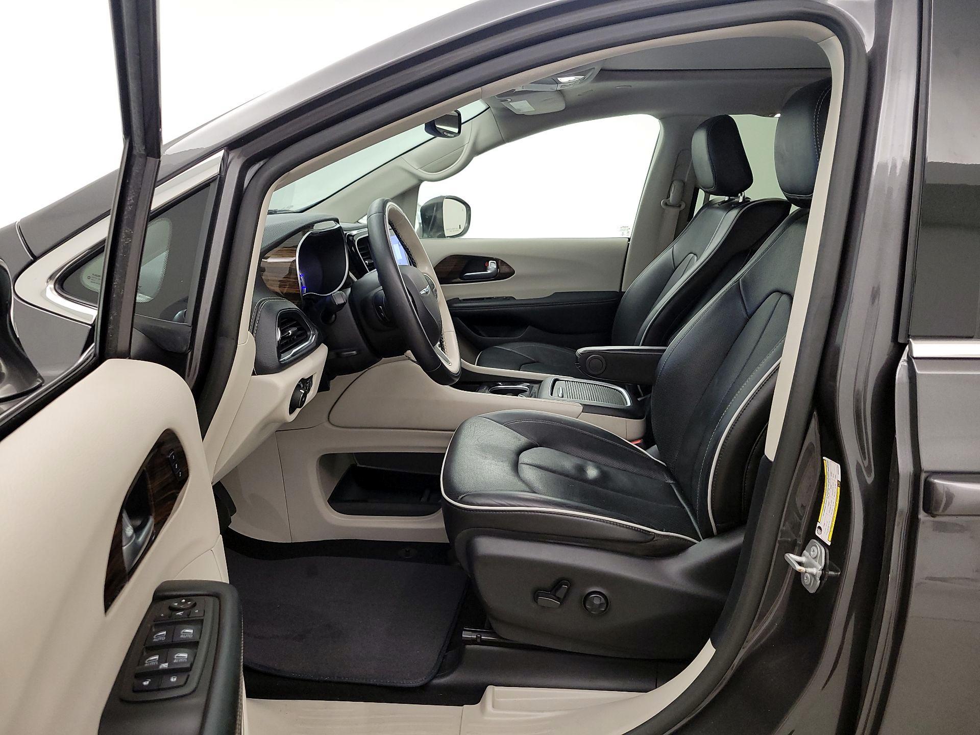 Thumbnail: 2021 Chrysler Pacifica - 11