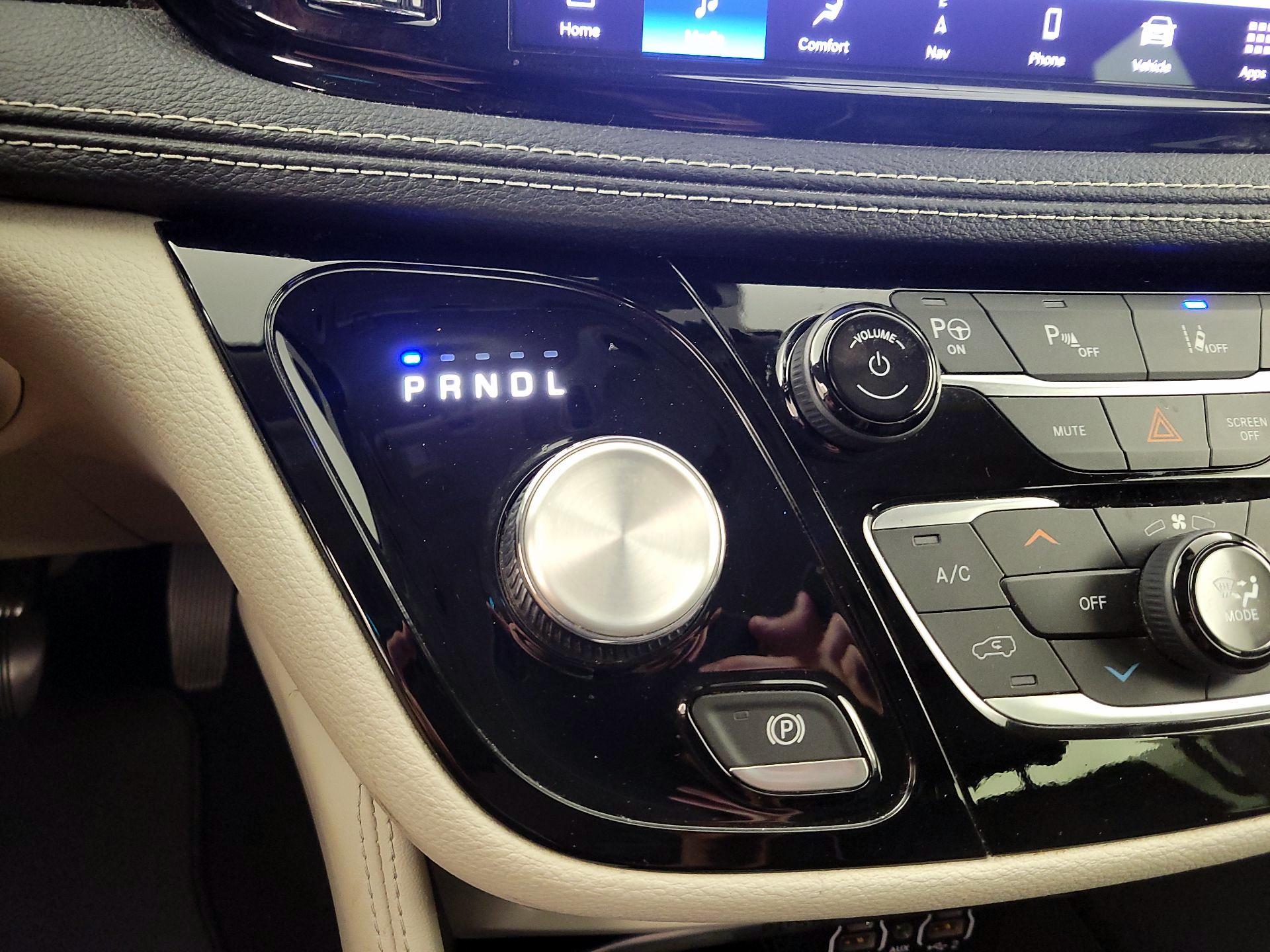 Thumbnail: 2021 Chrysler Pacifica - 17