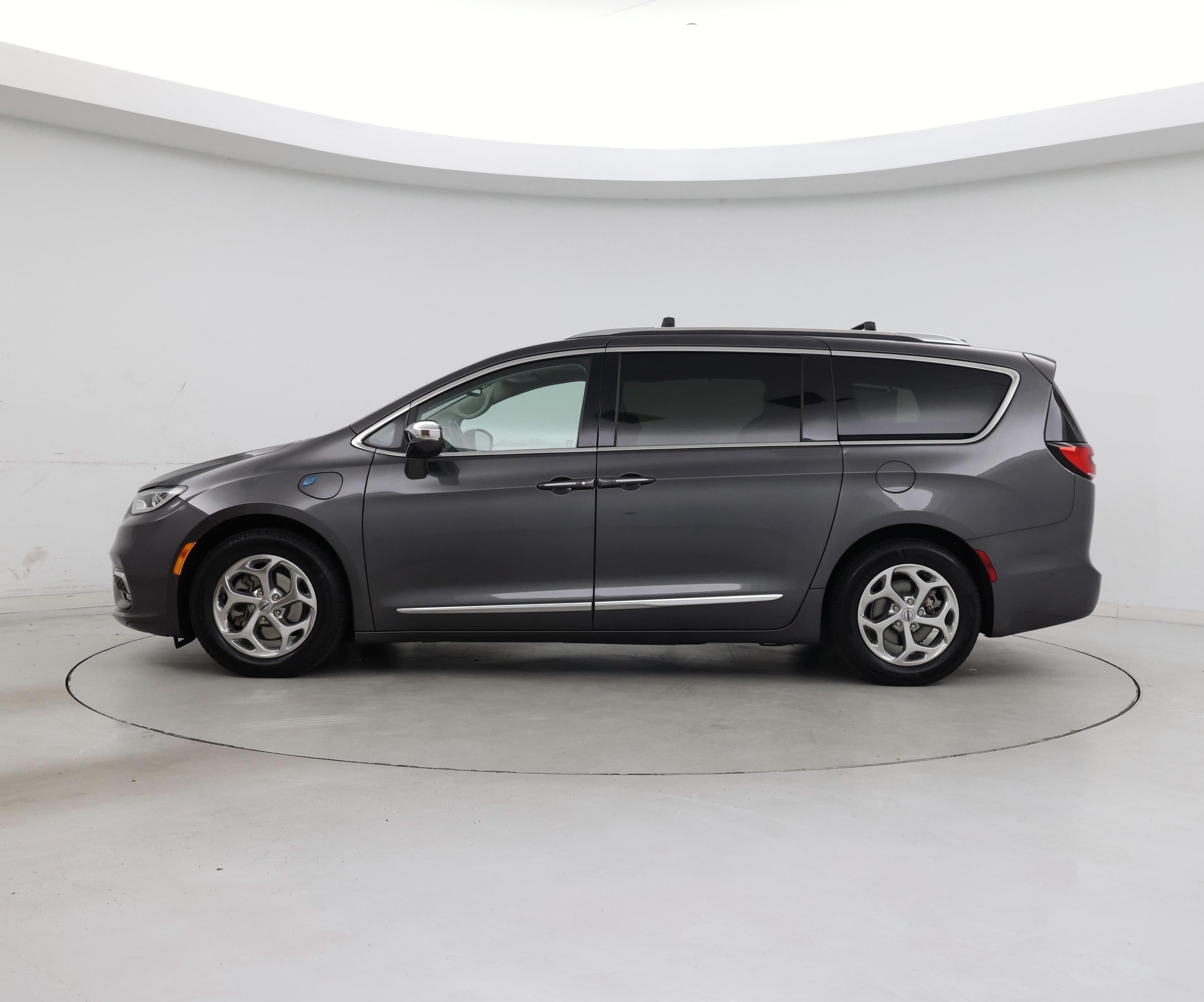 Thumbnail: 2021 Chrysler Pacifica - 3