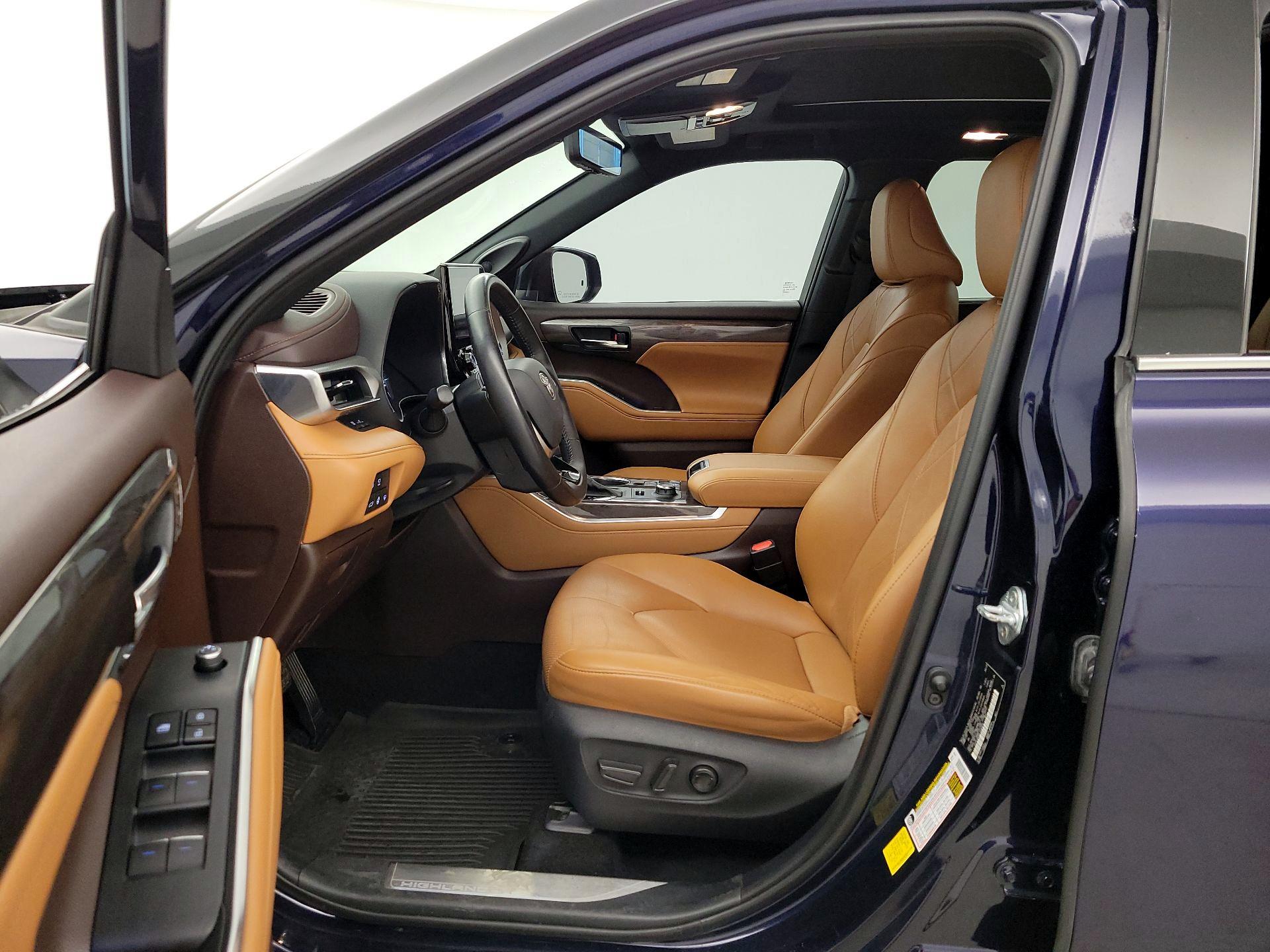 Thumbnail: 2020 Toyota Highlander - 11