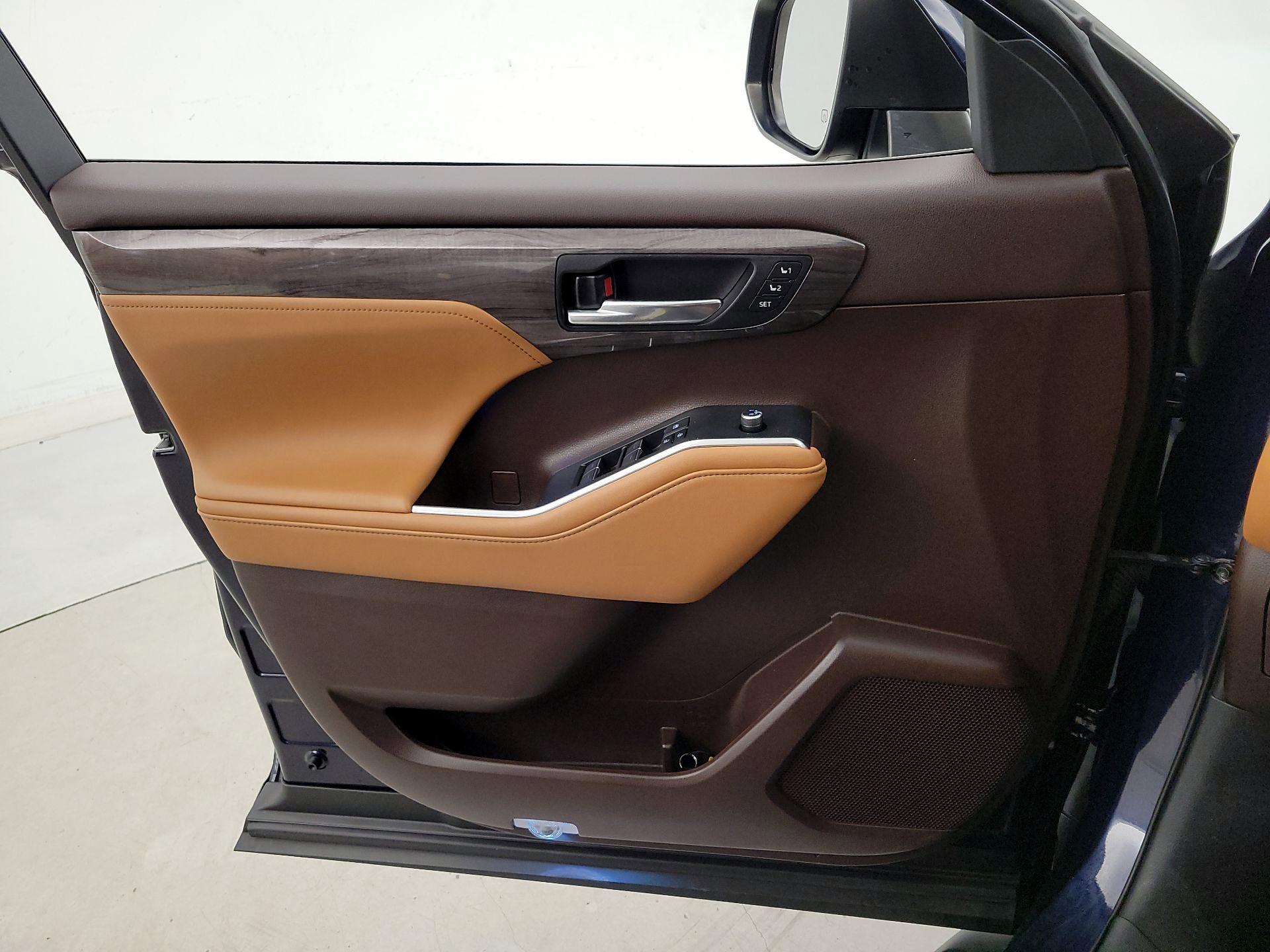 Thumbnail: 2020 Toyota Highlander - 12