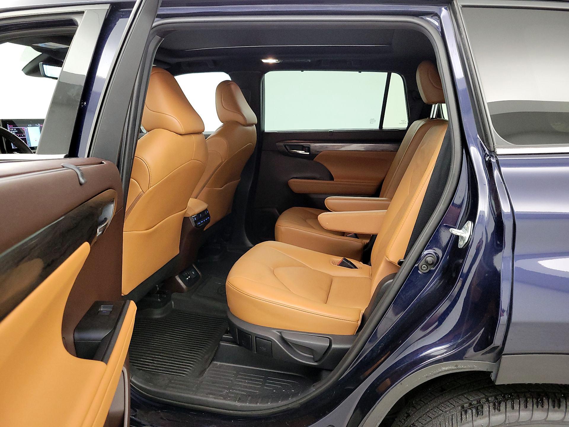 Thumbnail: 2020 Toyota Highlander - 20