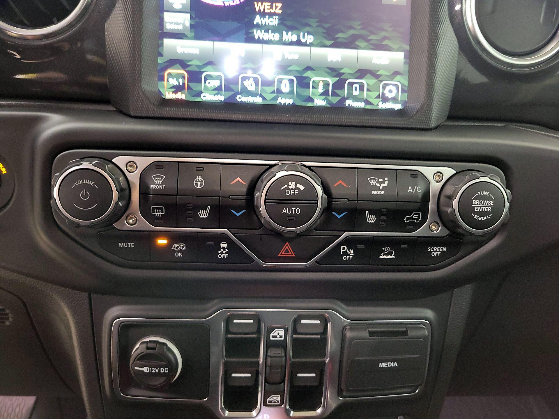 Thumbnail: 2023 Jeep Wrangler - 17