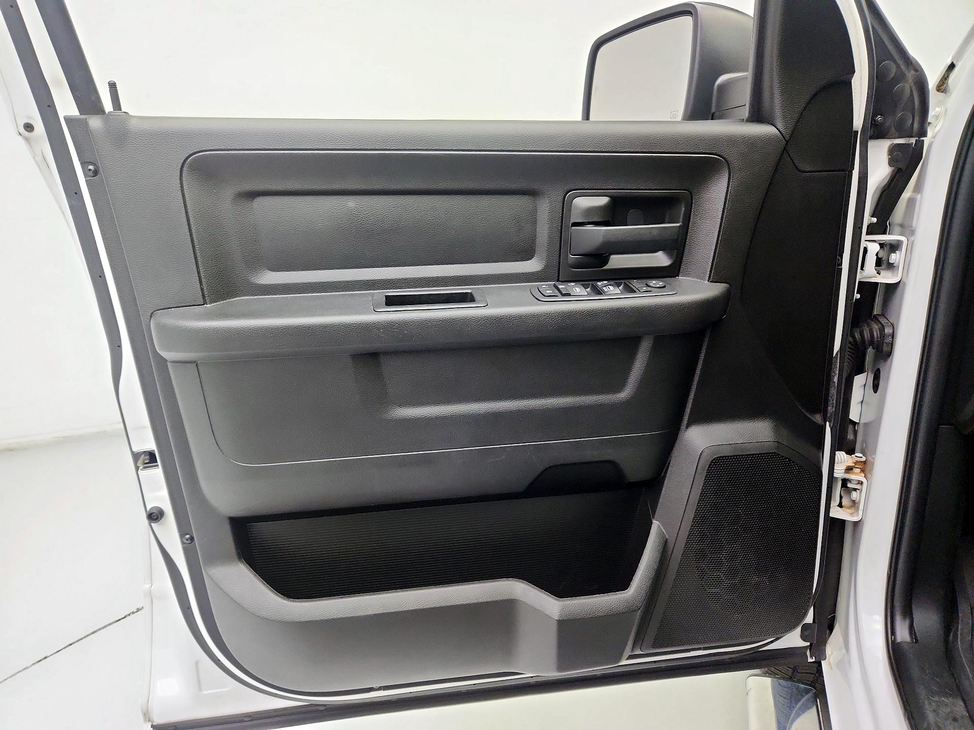 Thumbnail: 2019 RAM 1500 Classic - 12