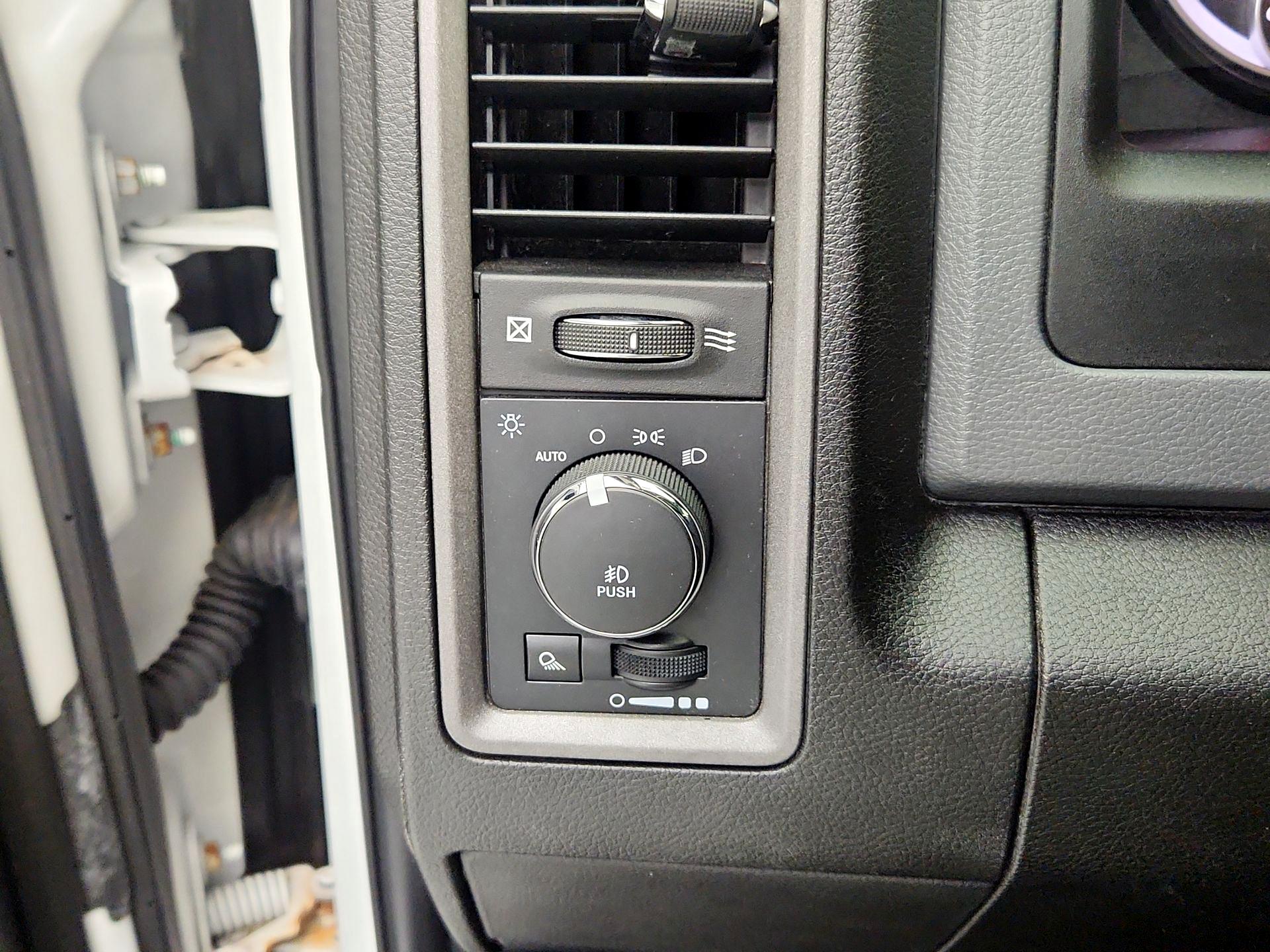 Thumbnail: 2019 RAM 1500 Classic - 13