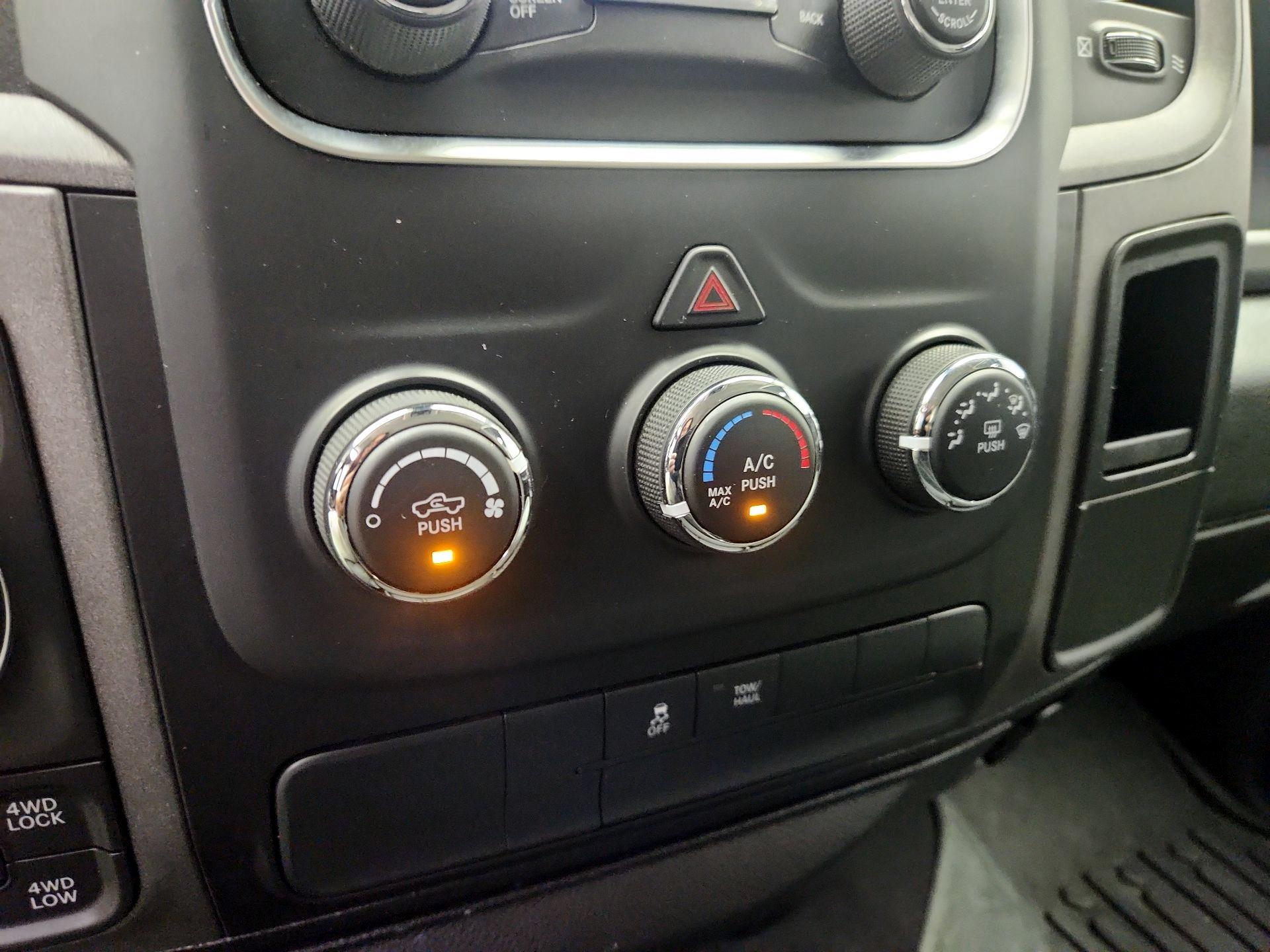 Thumbnail: 2019 RAM 1500 Classic - 16