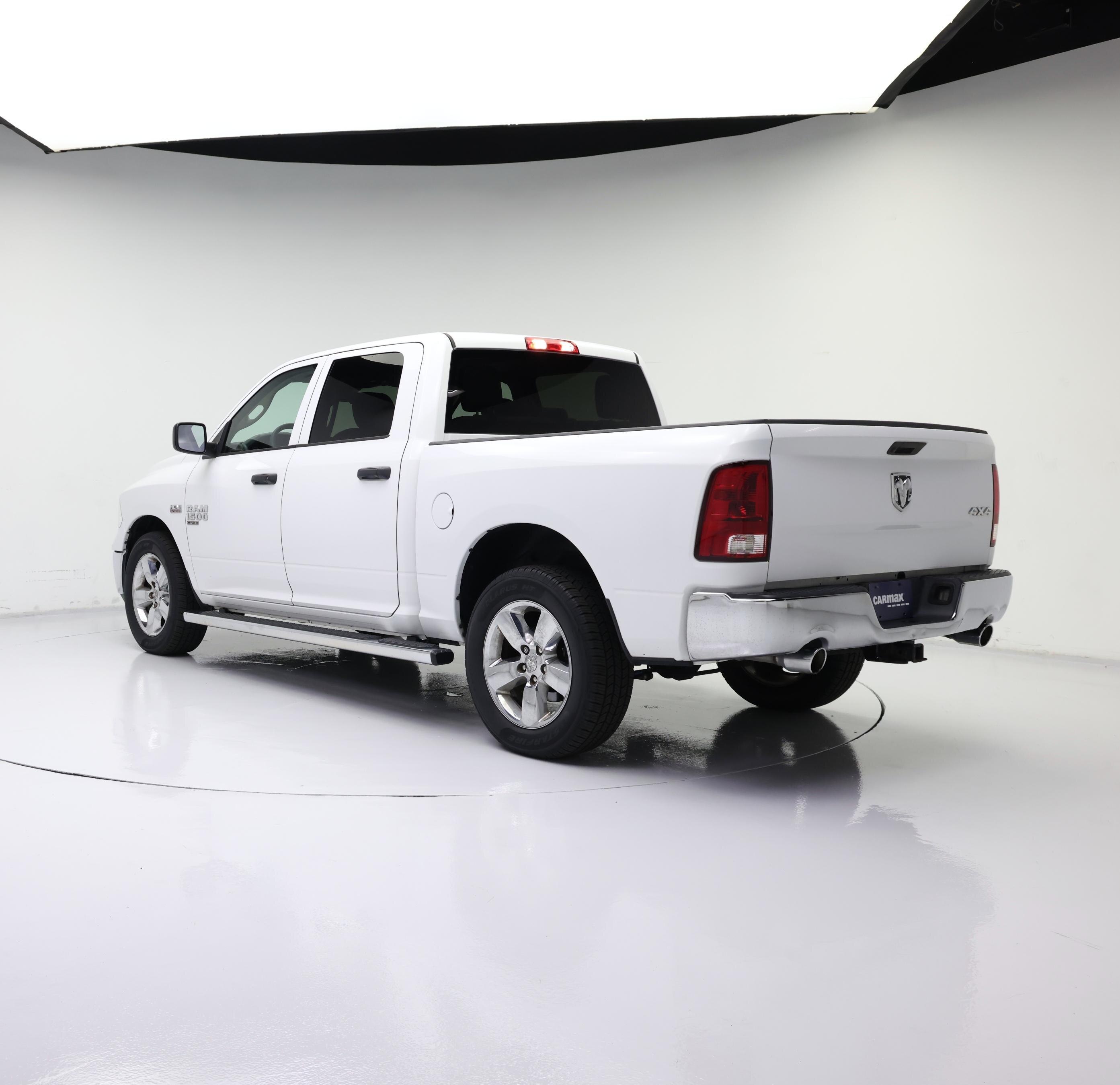 Thumbnail: 2019 RAM 1500 Classic - 2