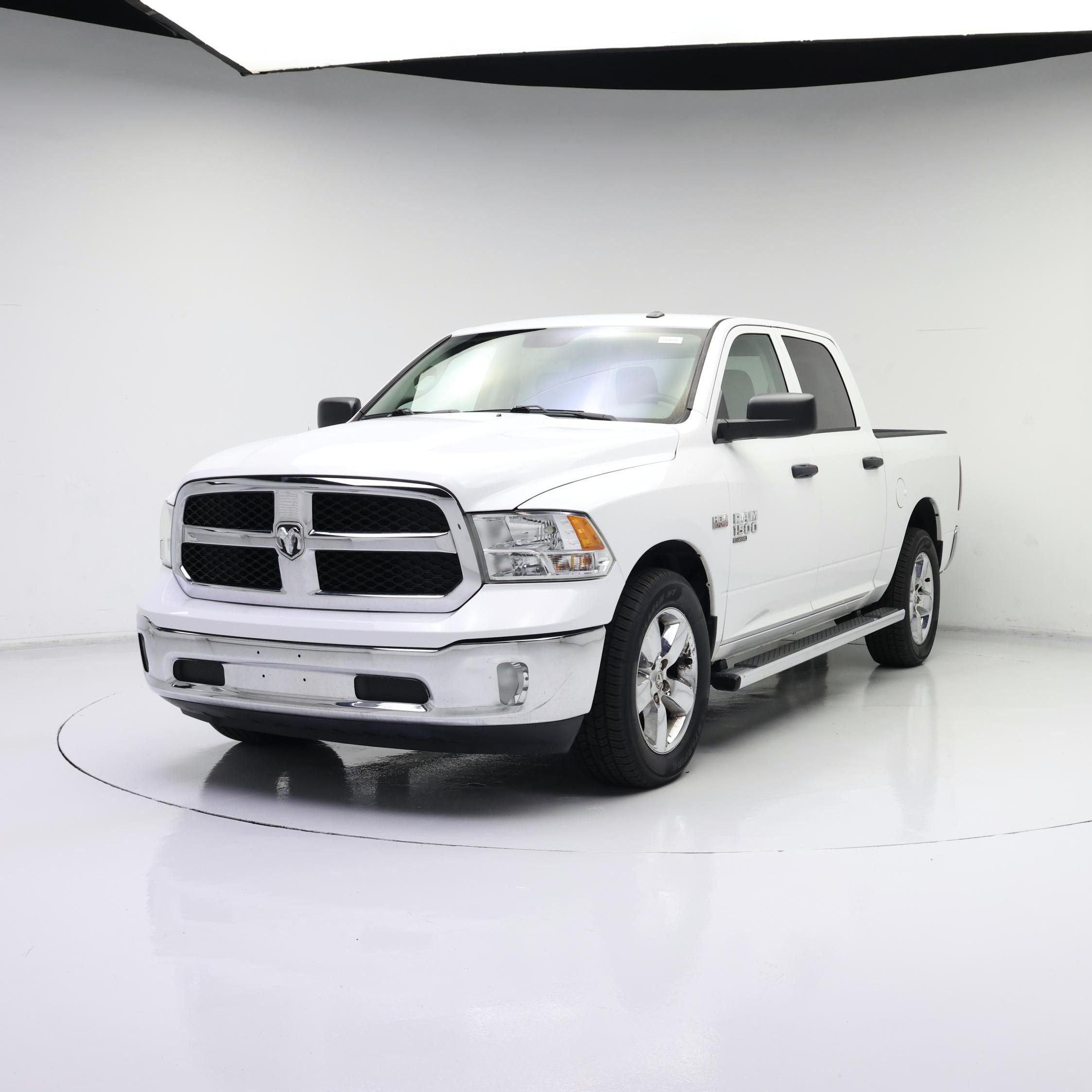 Thumbnail: 2019 RAM 1500 Classic - 4