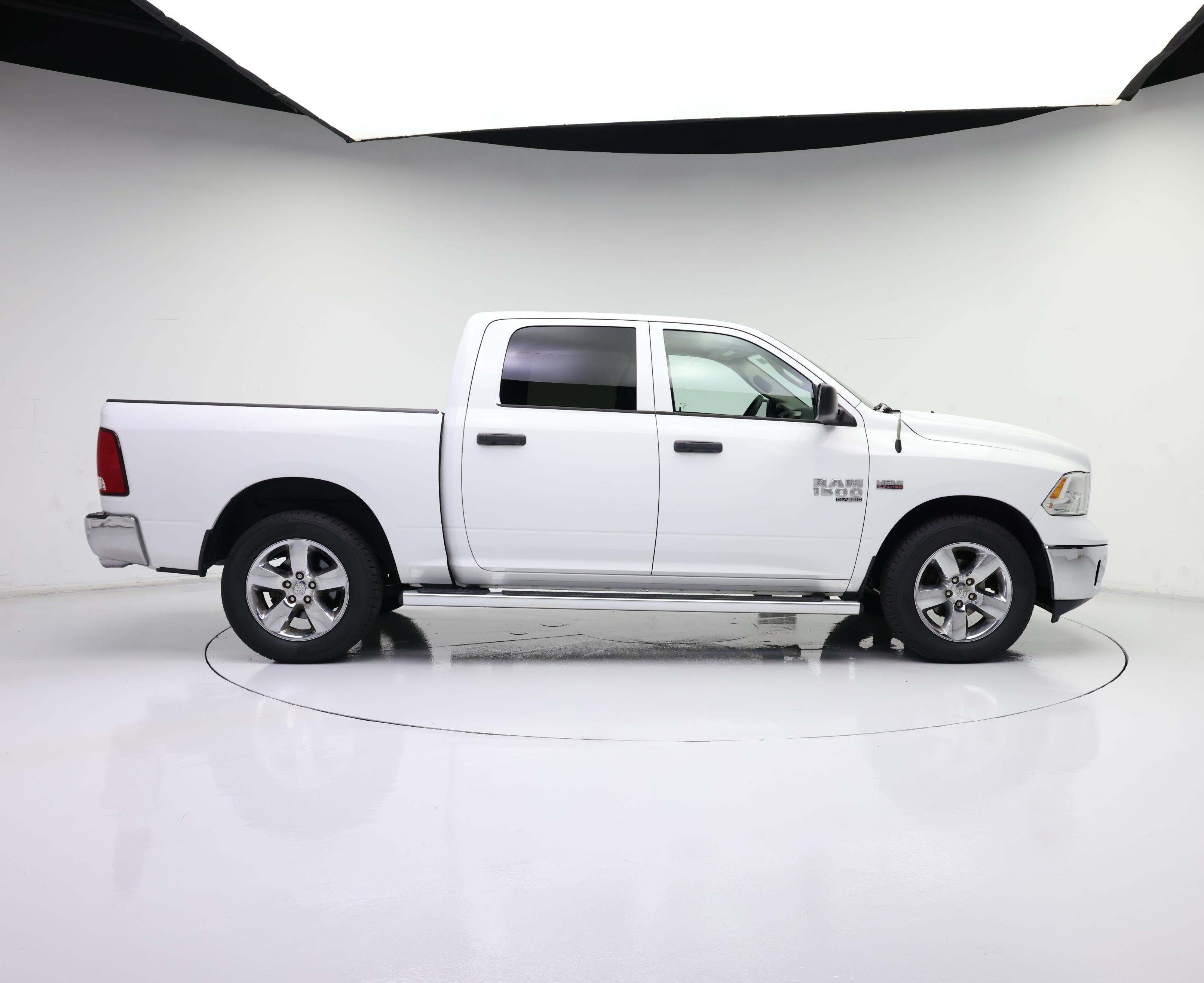 Thumbnail: 2019 RAM 1500 Classic - 7