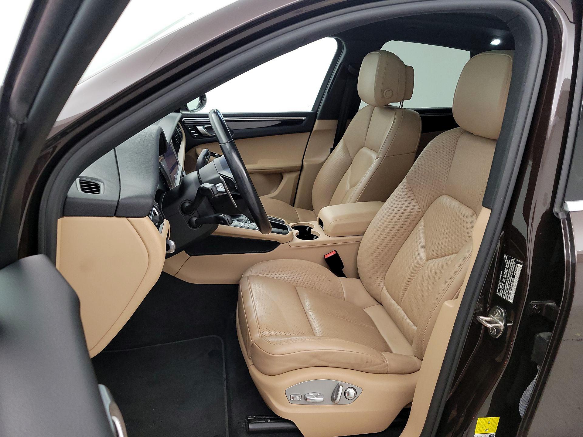 Thumbnail: 2021 Porsche Macan - 11
